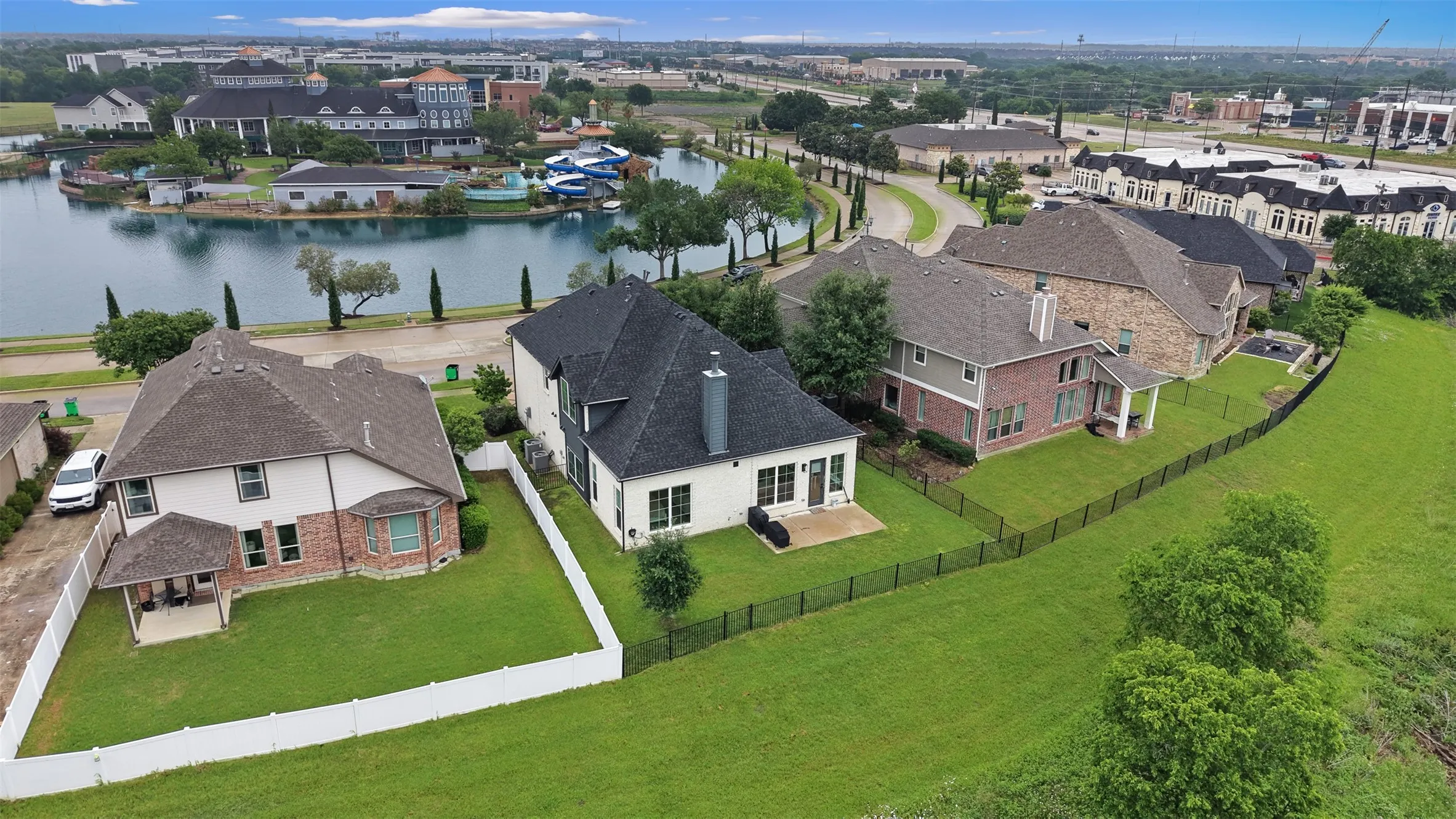 Single Family Residence For Sale in Denton County , 813 Dogwood Trail, Aubrey, Texas 76227, 3 Bedroom, 3 Bathroom, 2 Garage spaces, 2,633 Sqft, built in 2023, mls#21249168, Real Estate Agent in Aubrey, Homes For Sale in Denton county, Homes For Sale in Aubrey, Realtor in Aubrey Texas, Real Estate Brokerage Independent Realty Texas, Luminita Cordes Realtor