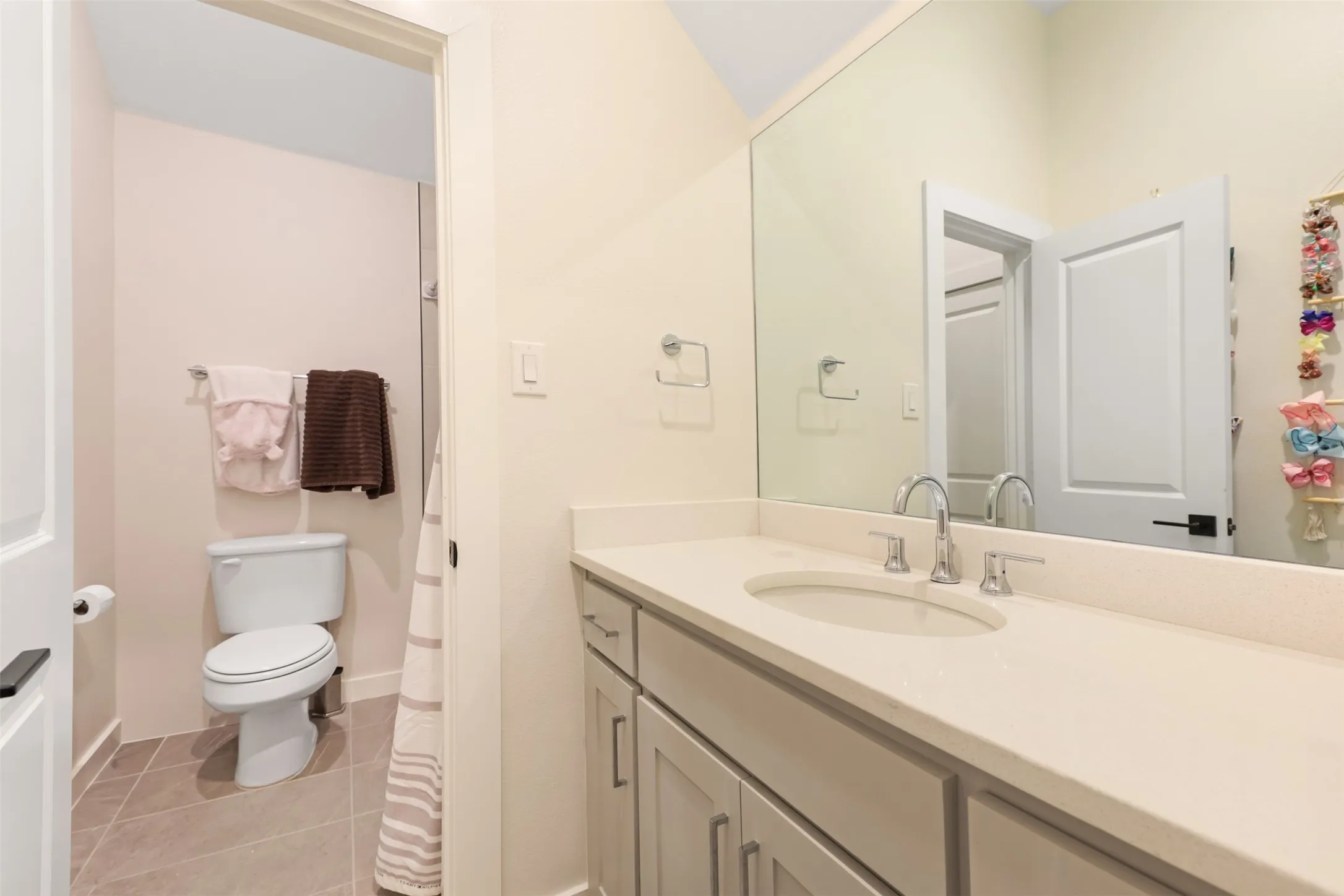 Single Family Residence For Sale in Denton County , 813 Dogwood Trail, Aubrey, Texas 76227, 3 Bedroom, 3 Bathroom, 2 Garage spaces, 2,633 Sqft, built in 2023, mls#21249168, Real Estate Agent in Aubrey, Homes For Sale in Denton county, Homes For Sale in Aubrey, Realtor in Aubrey Texas, Real Estate Brokerage Independent Realty Texas, Luminita Cordes Realtor