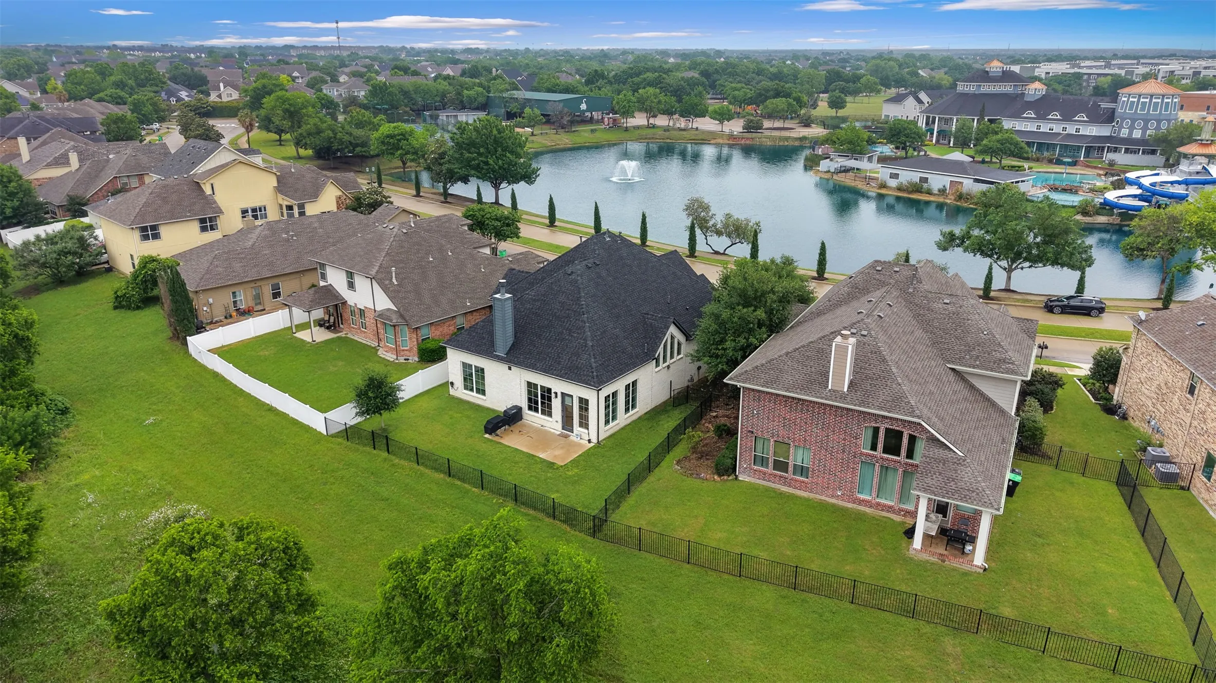 Single Family Residence For Sale in Denton County , 813 Dogwood Trail, Aubrey, Texas 76227, 3 Bedroom, 3 Bathroom, 2 Garage spaces, 2,633 Sqft, built in 2023, mls#21249168, Real Estate Agent in Aubrey, Homes For Sale in Denton county, Homes For Sale in Aubrey, Realtor in Aubrey Texas, Real Estate Brokerage Independent Realty Texas, Luminita Cordes Realtor