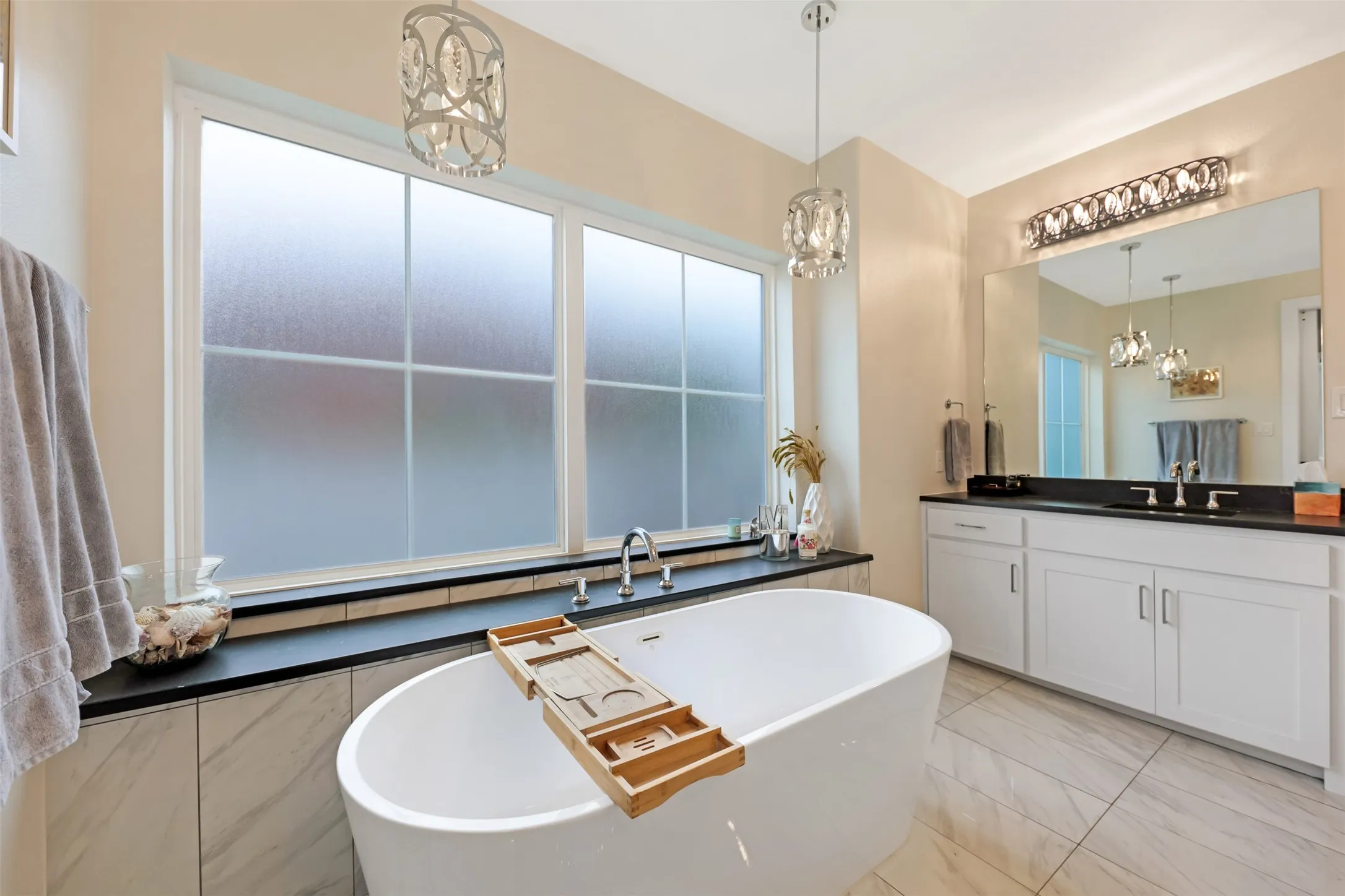 Single Family Residence For Sale in Denton County , 813 Dogwood Trail, Aubrey, Texas 76227, 3 Bedroom, 3 Bathroom, 2 Garage spaces, 2,633 Sqft, built in 2023, mls#21249168, Real Estate Agent in Aubrey, Homes For Sale in Denton county, Homes For Sale in Aubrey, Realtor in Aubrey Texas, Real Estate Brokerage Independent Realty Texas, Luminita Cordes Realtor