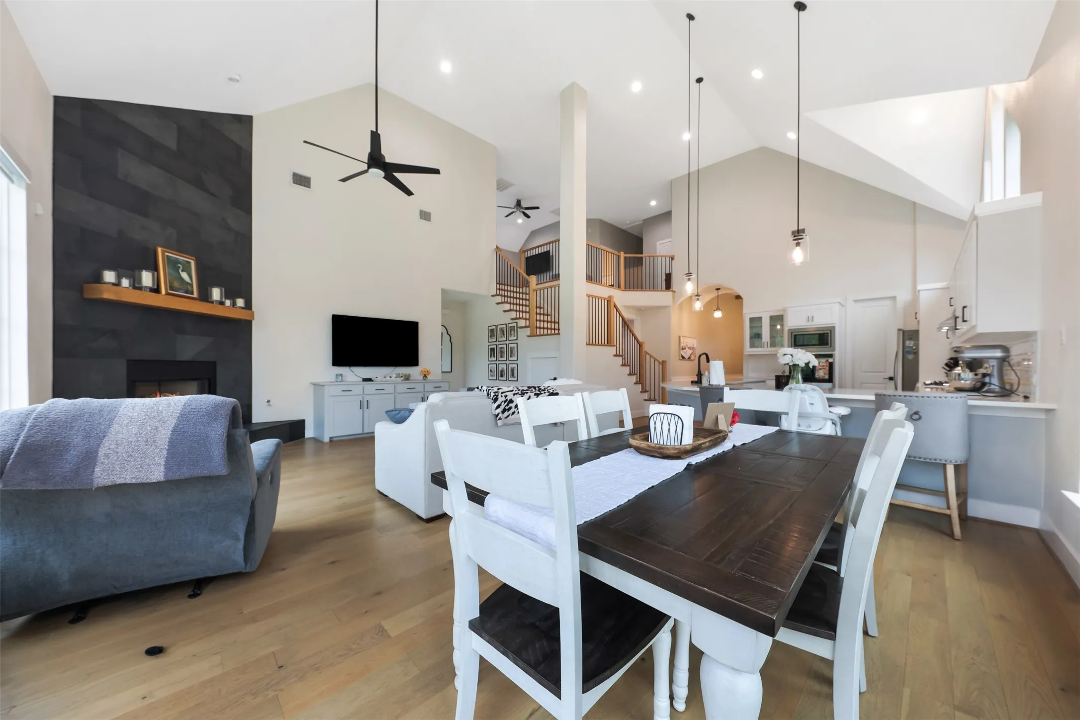 Single Family Residence For Sale in Denton County , 813 Dogwood Trail, Aubrey, Texas 76227, 3 Bedroom, 3 Bathroom, 2 Garage spaces, 2,633 Sqft, built in 2023, mls#21249168, Real Estate Agent in Aubrey, Homes For Sale in Denton county, Homes For Sale in Aubrey, Realtor in Aubrey Texas, Real Estate Brokerage Independent Realty Texas, Luminita Cordes Realtor