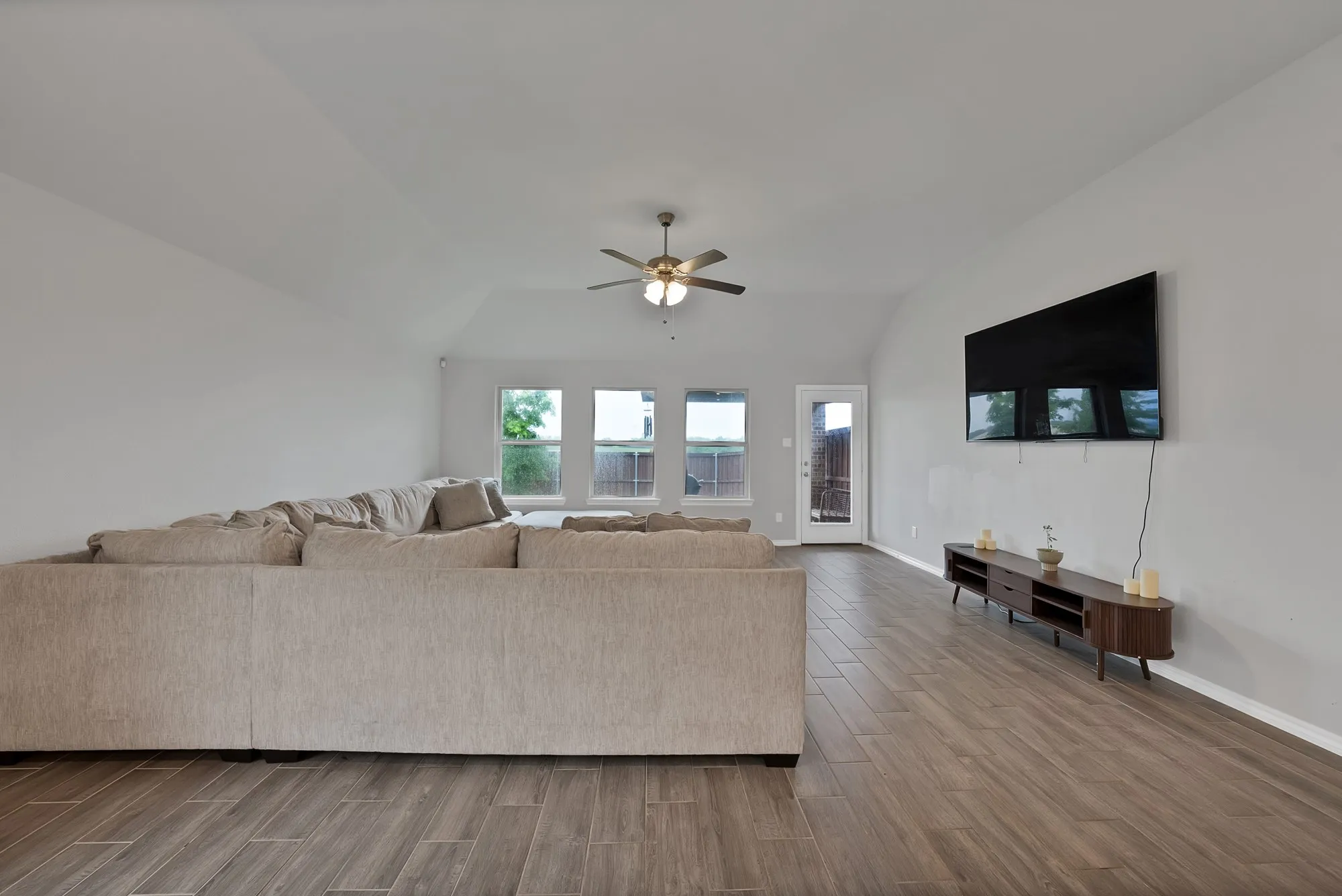 Single Family Residence For Sale in Ellis County , 340 Freestall Drive, Midlothian, Texas 76065, 4 Bedroom, 2 Bathroom, 2 Garage spaces, 2,178 Sqft, built in 2023, Preowned, Price $434,000, mls#21246298, Real Estate Agent in Midlothian, Homes For Sale in Ellis county, Homes For Sale in Midlothian, Realtor in Midlothian Texas, Real Estate Brokerage Independent Realty Texas, Luminita Cordes Realtor