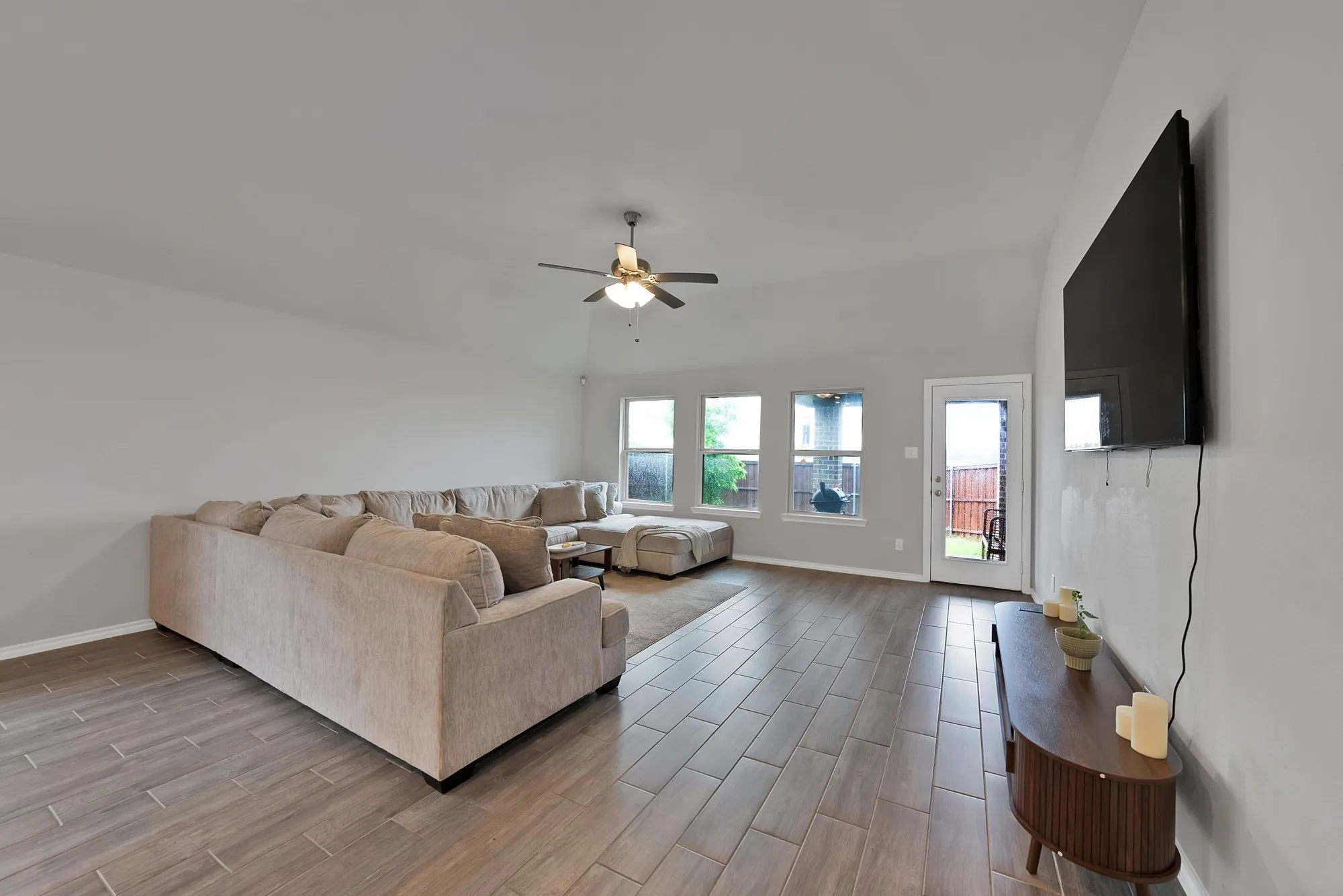 Single Family Residence For Sale in Ellis County , 340 Freestall Drive, Midlothian, Texas 76065, 4 Bedroom, 2 Bathroom, 2 Garage spaces, 2,178 Sqft, built in 2023, Preowned, Price $434,000, mls#21246298, Real Estate Agent in Midlothian, Homes For Sale in Ellis county, Homes For Sale in Midlothian, Realtor in Midlothian Texas, Real Estate Brokerage Independent Realty Texas, Luminita Cordes Realtor