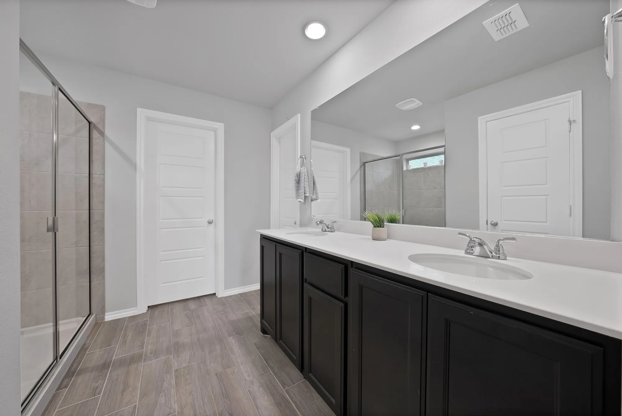 Single Family Residence For Sale in Ellis County , 340 Freestall Drive, Midlothian, Texas 76065, 4 Bedroom, 2 Bathroom, 2 Garage spaces, 2,178 Sqft, built in 2023, Preowned, Price $434,000, mls#21246298, Real Estate Agent in Midlothian, Homes For Sale in Ellis county, Homes For Sale in Midlothian, Realtor in Midlothian Texas, Real Estate Brokerage Independent Realty Texas, Luminita Cordes Realtor
