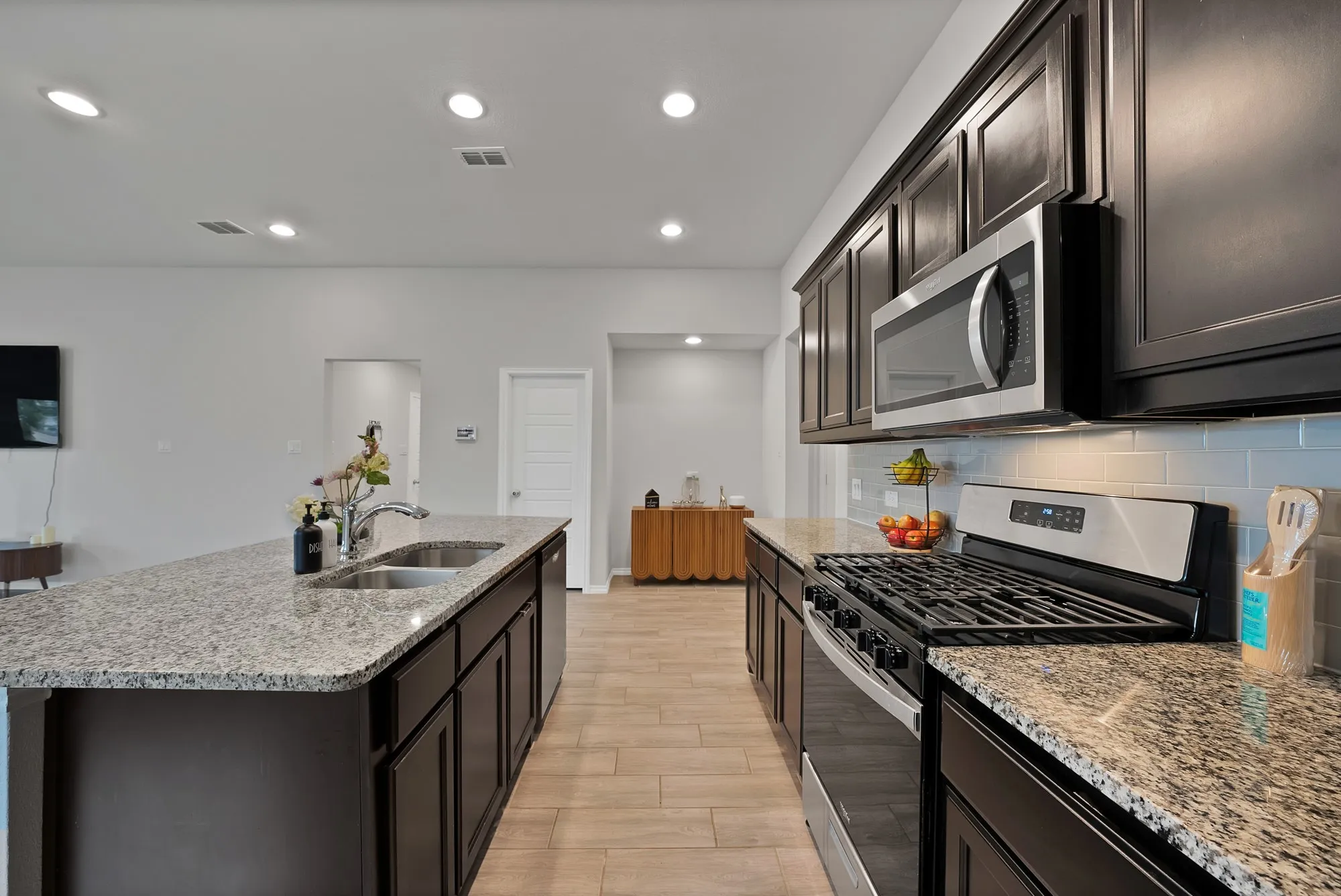 Single Family Residence For Sale in Ellis County , 340 Freestall Drive, Midlothian, Texas 76065, 4 Bedroom, 2 Bathroom, 2 Garage spaces, 2,178 Sqft, built in 2023, Preowned, Price $434,000, mls#21246298, Real Estate Agent in Midlothian, Homes For Sale in Ellis county, Homes For Sale in Midlothian, Realtor in Midlothian Texas, Real Estate Brokerage Independent Realty Texas, Luminita Cordes Realtor