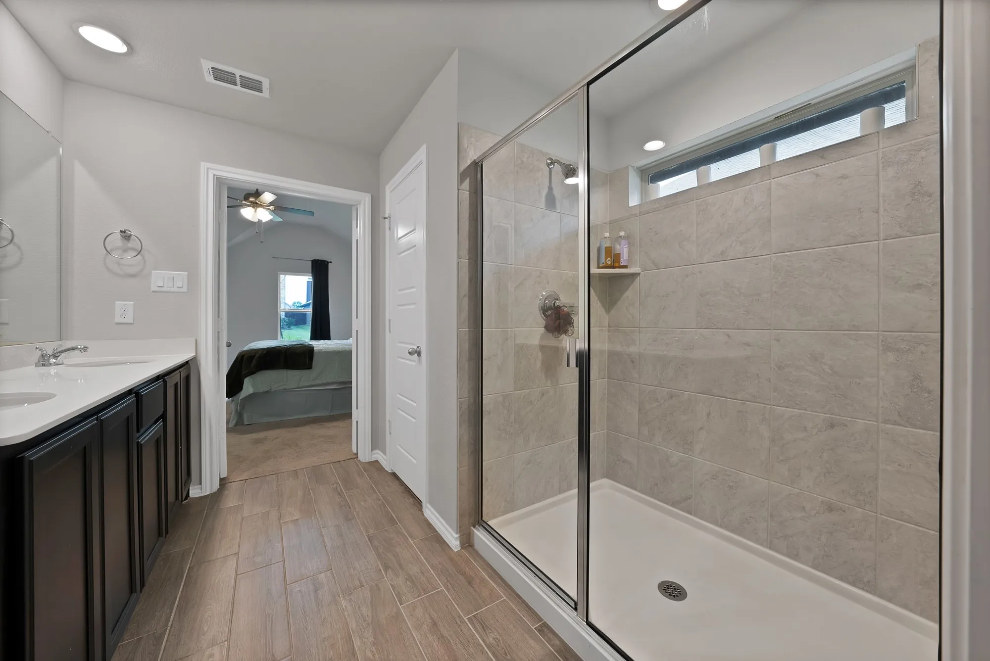 Single Family Residence For Sale in Ellis County , 340 Freestall Drive, Midlothian, Texas 76065, 4 Bedroom, 2 Bathroom, 2 Garage spaces, 2,178 Sqft, built in 2023, Preowned, Price $434,000, mls#21246298, Real Estate Agent in Midlothian, Homes For Sale in Ellis county, Homes For Sale in Midlothian, Realtor in Midlothian Texas, Real Estate Brokerage Independent Realty Texas, Luminita Cordes Realtor