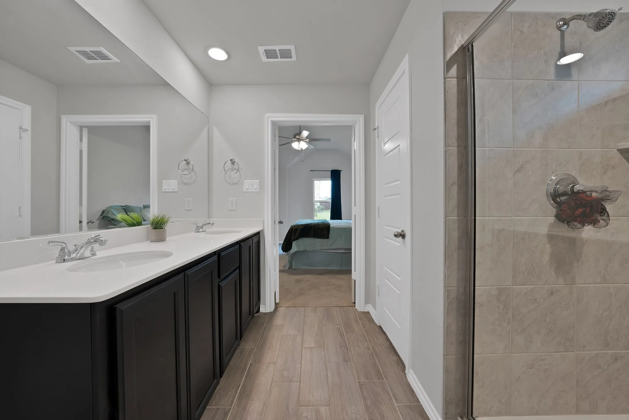 Single Family Residence For Sale in Ellis County , 340 Freestall Drive, Midlothian, Texas 76065, 4 Bedroom, 2 Bathroom, 2 Garage spaces, 2,178 Sqft, built in 2023, Preowned, Price $434,000, mls#21246298, Real Estate Agent in Midlothian, Homes For Sale in Ellis county, Homes For Sale in Midlothian, Realtor in Midlothian Texas, Real Estate Brokerage Independent Realty Texas, Luminita Cordes Realtor