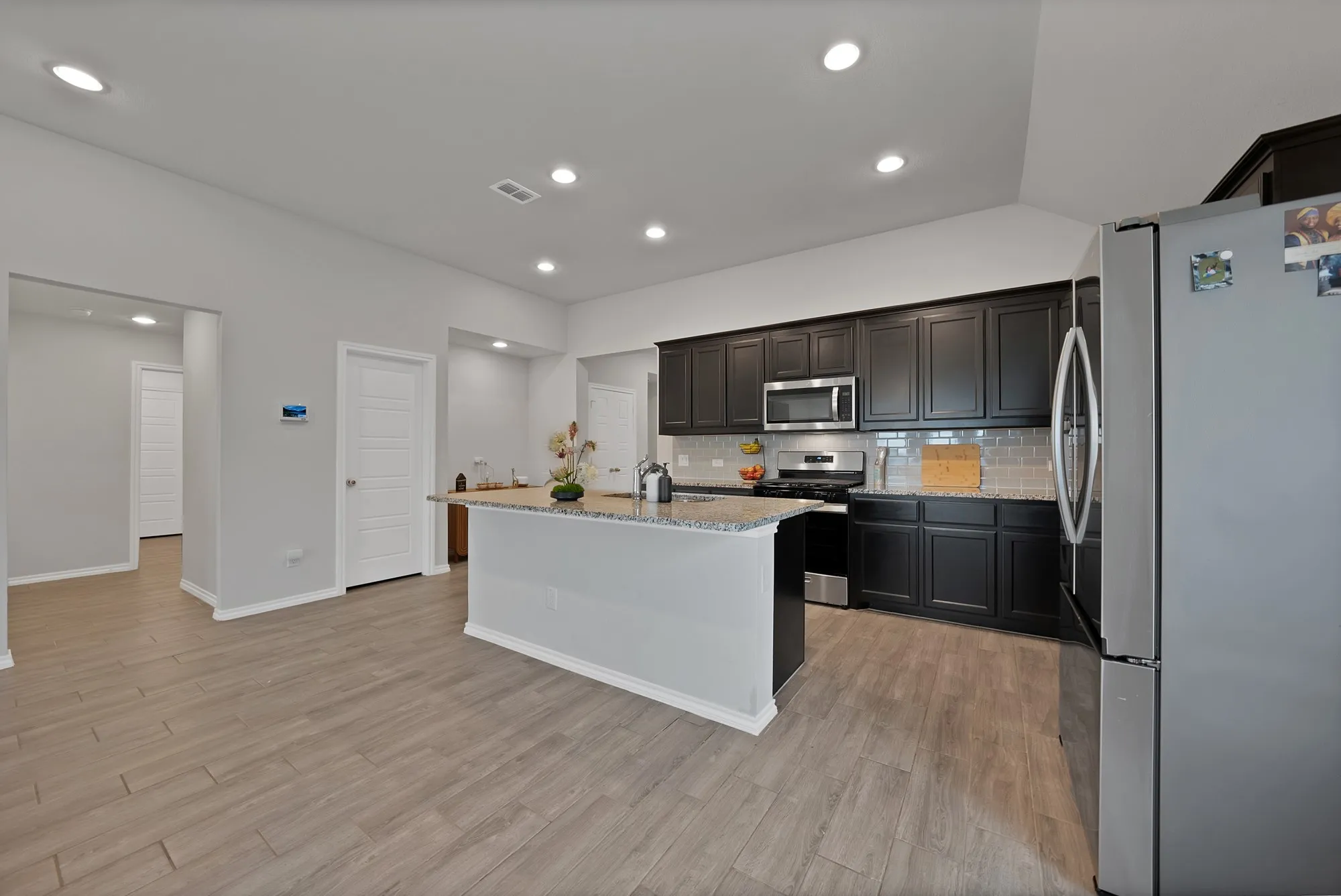 Single Family Residence For Sale in Ellis County , 340 Freestall Drive, Midlothian, Texas 76065, 4 Bedroom, 2 Bathroom, 2 Garage spaces, 2,178 Sqft, built in 2023, Preowned, Price $434,000, mls#21246298, Real Estate Agent in Midlothian, Homes For Sale in Ellis county, Homes For Sale in Midlothian, Realtor in Midlothian Texas, Real Estate Brokerage Independent Realty Texas, Luminita Cordes Realtor