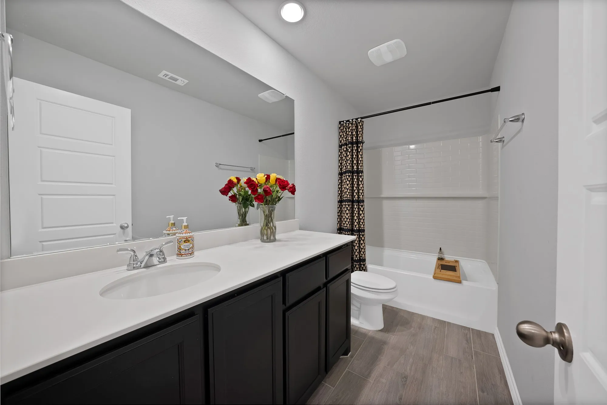 Single Family Residence For Sale in Ellis County , 340 Freestall Drive, Midlothian, Texas 76065, 4 Bedroom, 2 Bathroom, 2 Garage spaces, 2,178 Sqft, built in 2023, Preowned, Price $434,000, mls#21246298, Real Estate Agent in Midlothian, Homes For Sale in Ellis county, Homes For Sale in Midlothian, Realtor in Midlothian Texas, Real Estate Brokerage Independent Realty Texas, Luminita Cordes Realtor