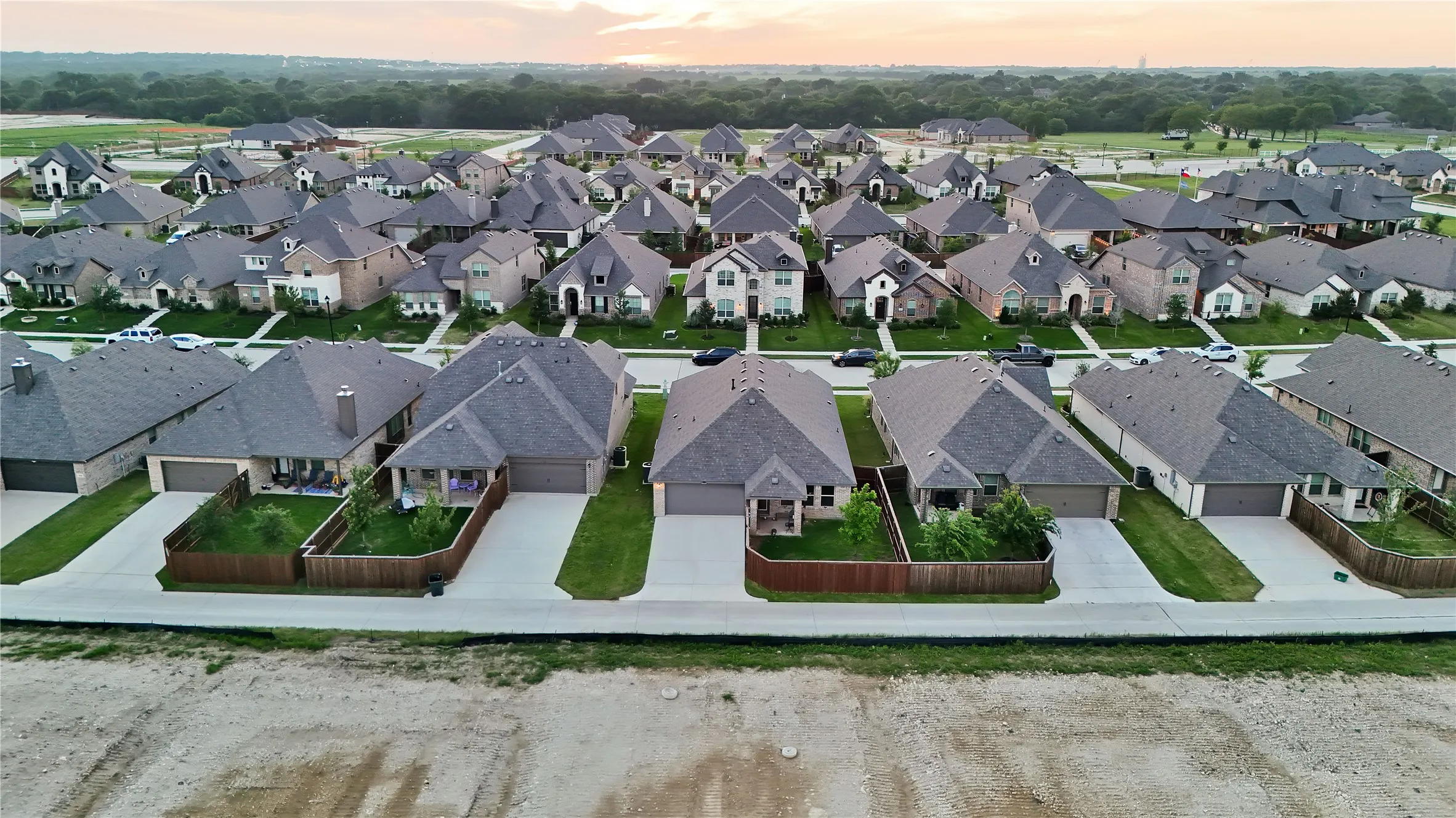 Single Family Residence For Sale in Ellis County , 340 Freestall Drive, Midlothian, Texas 76065, 4 Bedroom, 2 Bathroom, 2 Garage spaces, 2,178 Sqft, built in 2023, Preowned, Price $434,000, mls#21246298, Real Estate Agent in Midlothian, Homes For Sale in Ellis county, Homes For Sale in Midlothian, Realtor in Midlothian Texas, Real Estate Brokerage Independent Realty Texas, Luminita Cordes Realtor