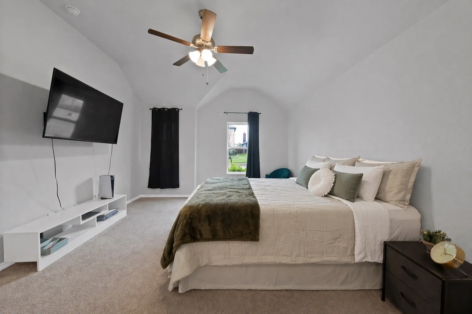 Single Family Residence For Sale in Ellis County , 340 Freestall Drive, Midlothian, Texas 76065, 4 Bedroom, 2 Bathroom, 2 Garage spaces, 2,178 Sqft, built in 2023, Preowned, Price $434,000, mls#21246298, Real Estate Agent in Midlothian, Homes For Sale in Ellis county, Homes For Sale in Midlothian, Realtor in Midlothian Texas, Real Estate Brokerage Independent Realty Texas, Luminita Cordes Realtor