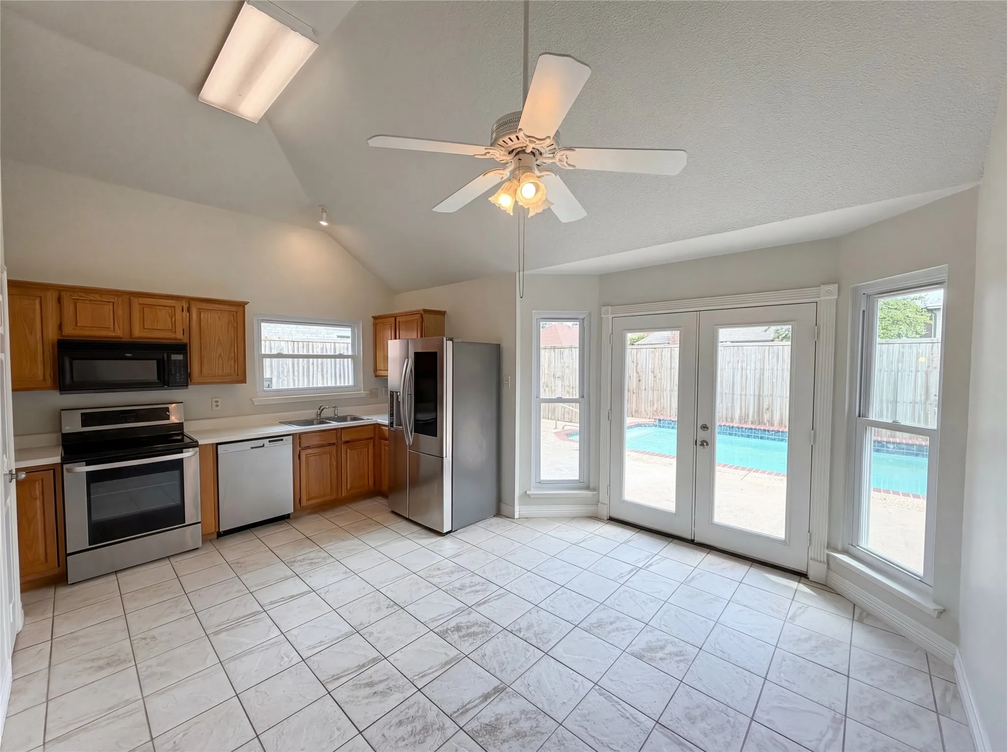 Single Family Residence For Sale in Dallas County , 610 Saint Andrews Place, Coppell, Texas 75019, 3 Bedroom, 2 Bathroom, 2 Garage spaces, 1,390 Sqft, built in 1991, Preowned, mls#21249111, Real Estate Agent in Coppell, Homes For Sale in Dallas county, Homes For Sale in Coppell, Realtor in Coppell Texas, Real Estate Brokerage Independent Realty Texas, Luminita Cordes Realtor