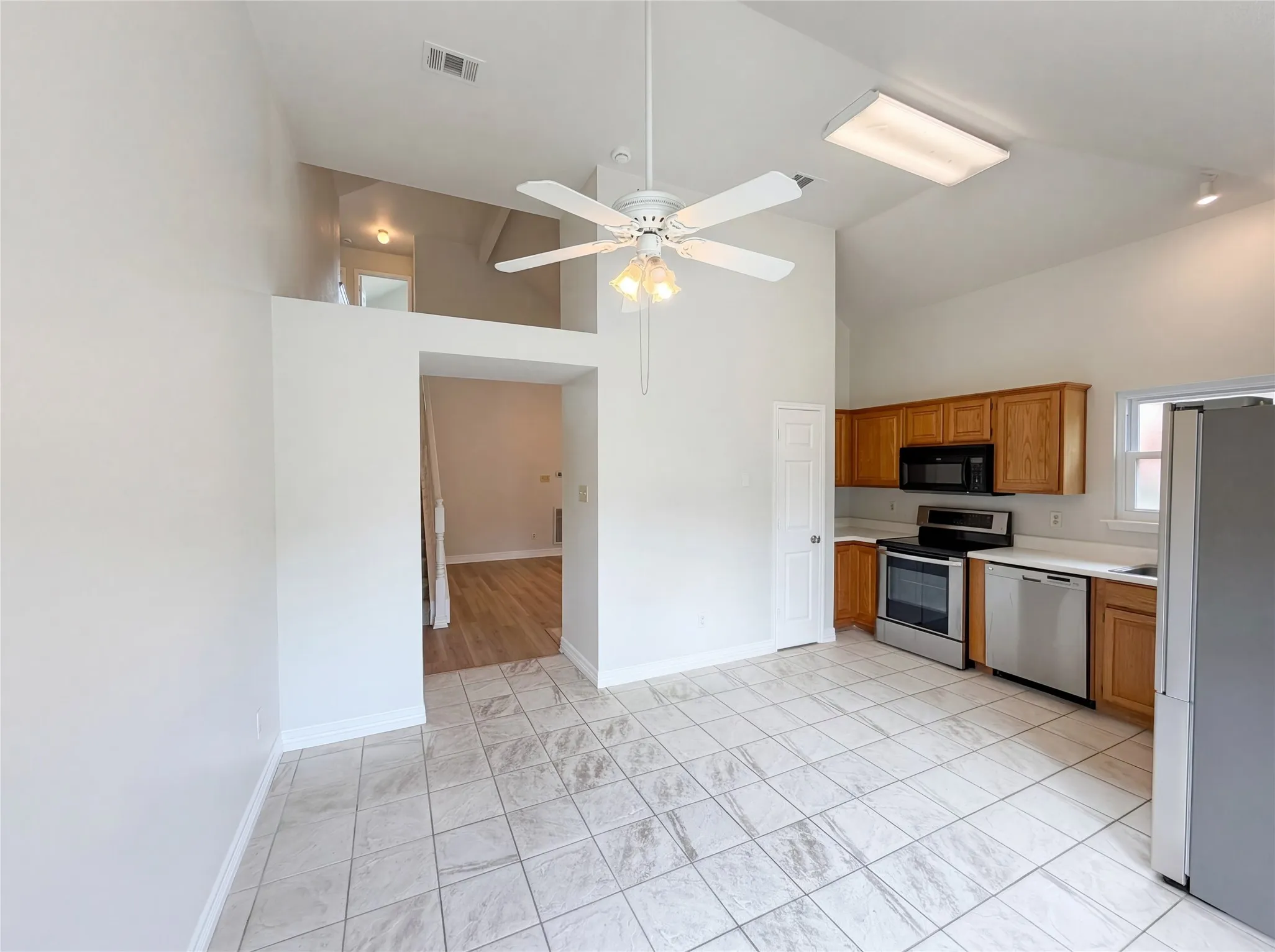 Single Family Residence For Sale in Dallas County , 610 Saint Andrews Place, Coppell, Texas 75019, 3 Bedroom, 2 Bathroom, 2 Garage spaces, 1,390 Sqft, built in 1991, Preowned, mls#21249111, Real Estate Agent in Coppell, Homes For Sale in Dallas county, Homes For Sale in Coppell, Realtor in Coppell Texas, Real Estate Brokerage Independent Realty Texas, Luminita Cordes Realtor