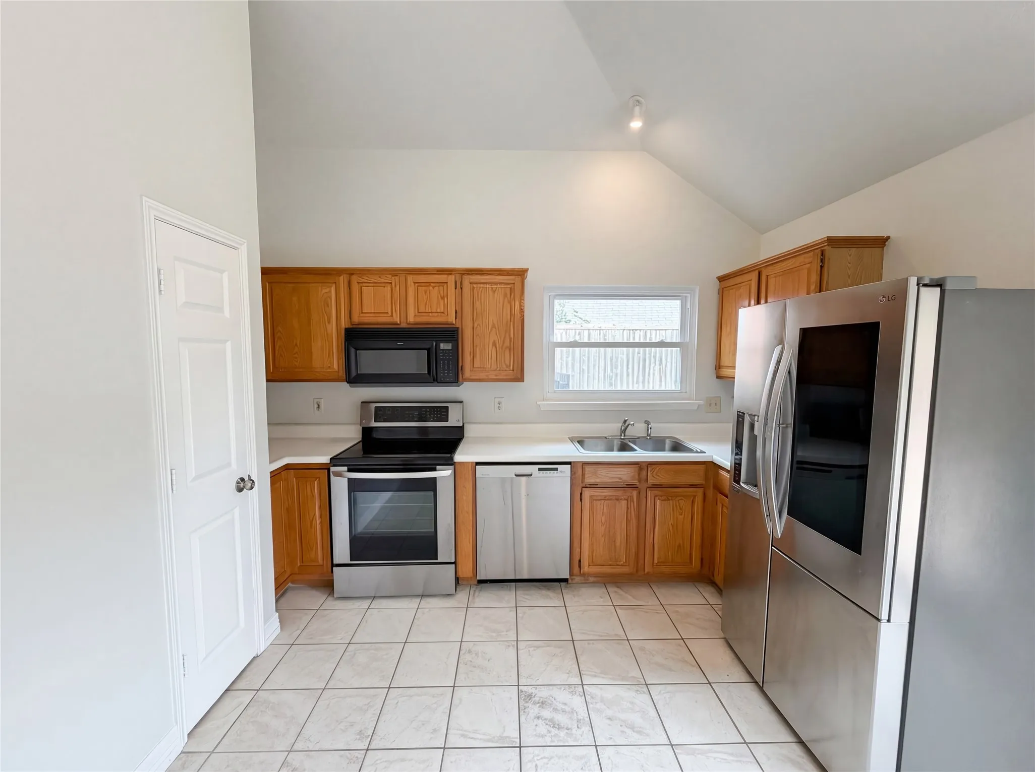 Single Family Residence For Sale in Dallas County , 610 Saint Andrews Place, Coppell, Texas 75019, 3 Bedroom, 2 Bathroom, 2 Garage spaces, 1,390 Sqft, built in 1991, Preowned, mls#21249111, Real Estate Agent in Coppell, Homes For Sale in Dallas county, Homes For Sale in Coppell, Realtor in Coppell Texas, Real Estate Brokerage Independent Realty Texas, Luminita Cordes Realtor
