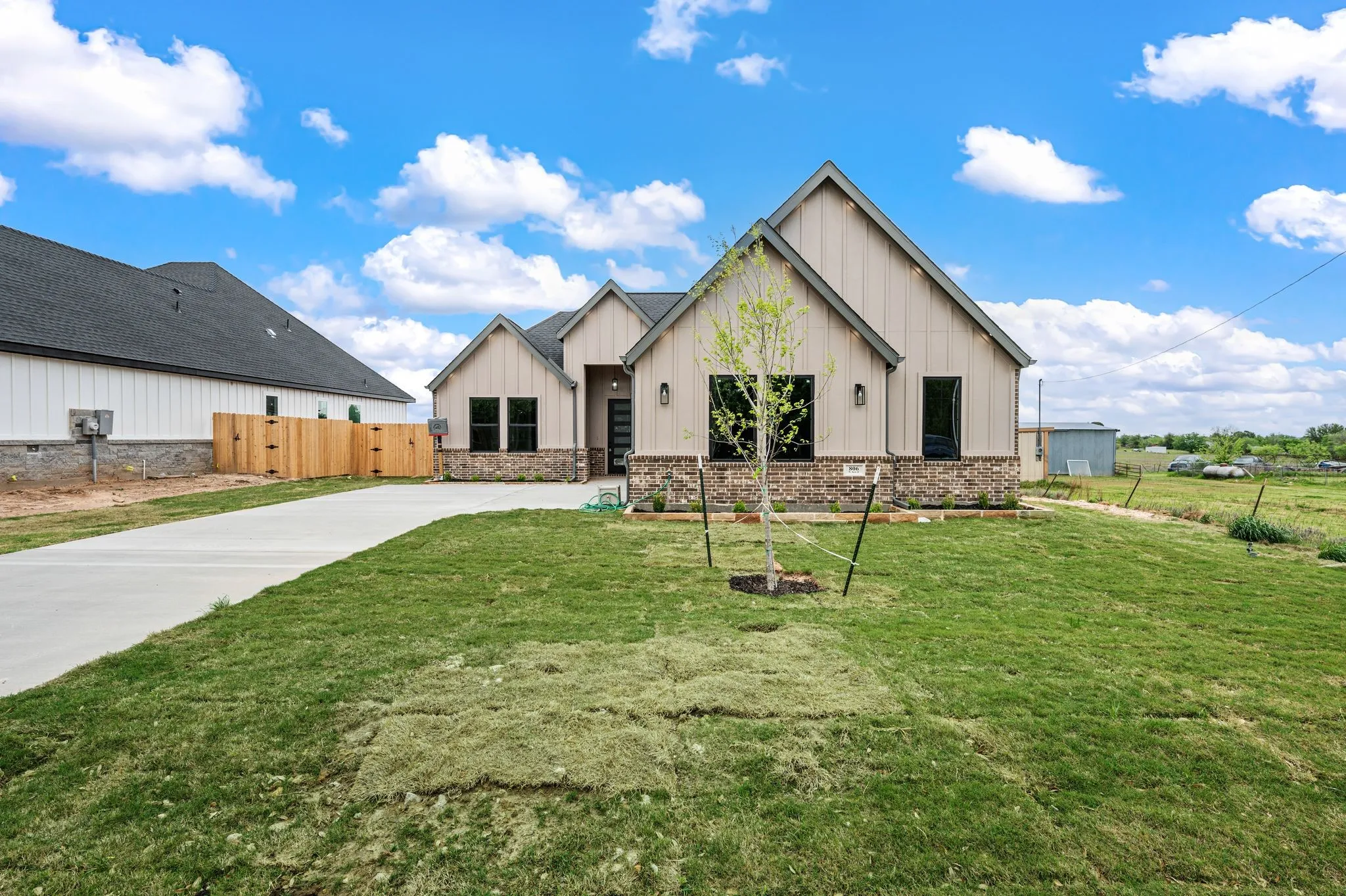 Single Family Residence For Sale in Parker County , 806 N Avenue E, Springtown, Texas 76082, 4 Bedroom, 3 Bathroom, 2 Garage spaces, 2,093 Sqft, built in 2026, New Construction - Complete, mls#21246780, Real Estate Agent in Springtown, Homes For Sale in Parker county, Homes For Sale in Springtown, Realtor in Springtown Texas, Real Estate Brokerage Independent Realty Texas, Luminita Cordes Realtor