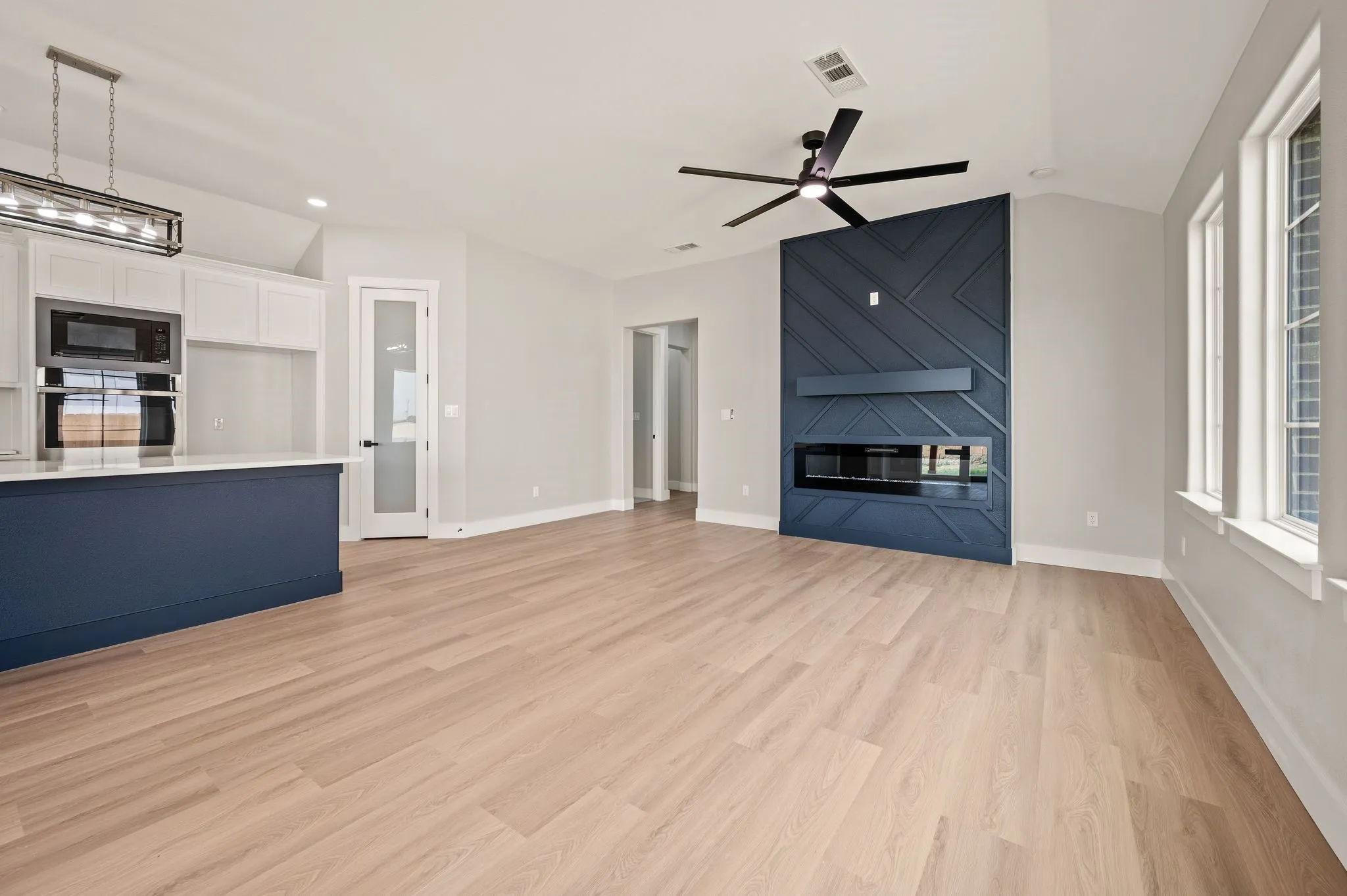 Single Family Residence For Sale in Parker County , 806 N Avenue E, Springtown, Texas 76082, 4 Bedroom, 3 Bathroom, 2 Garage spaces, 2,093 Sqft, built in 2026, New Construction - Complete, mls#21246780, Real Estate Agent in Springtown, Homes For Sale in Parker county, Homes For Sale in Springtown, Realtor in Springtown Texas, Real Estate Brokerage Independent Realty Texas, Luminita Cordes Realtor