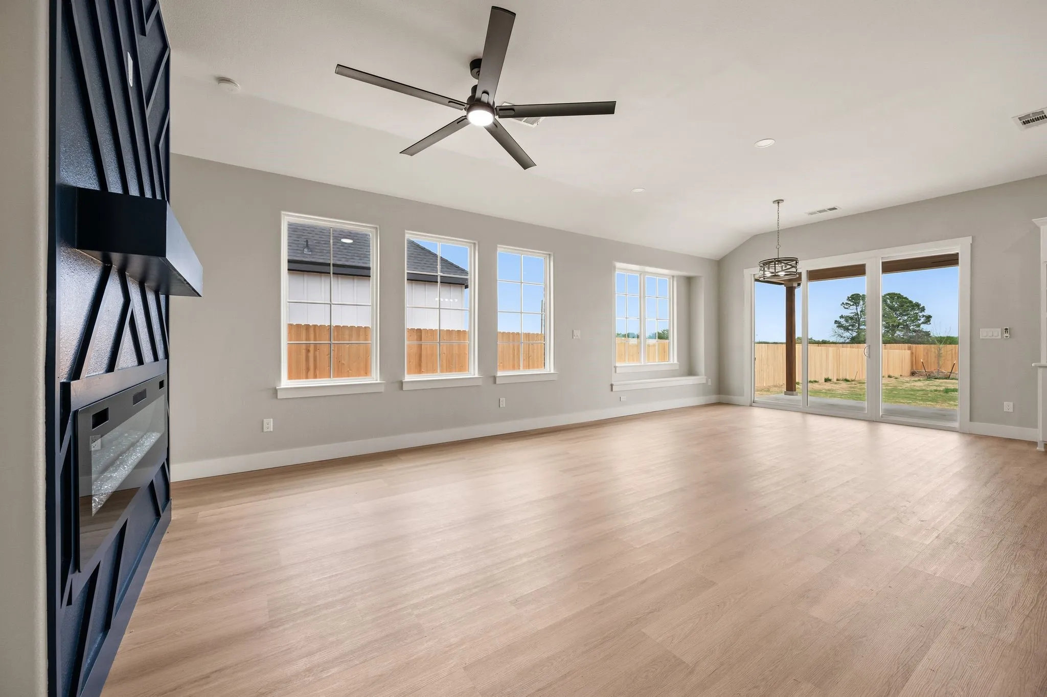 Single Family Residence For Sale in Parker County , 806 N Avenue E, Springtown, Texas 76082, 4 Bedroom, 3 Bathroom, 2 Garage spaces, 2,093 Sqft, built in 2026, New Construction - Complete, mls#21246780, Real Estate Agent in Springtown, Homes For Sale in Parker county, Homes For Sale in Springtown, Realtor in Springtown Texas, Real Estate Brokerage Independent Realty Texas, Luminita Cordes Realtor