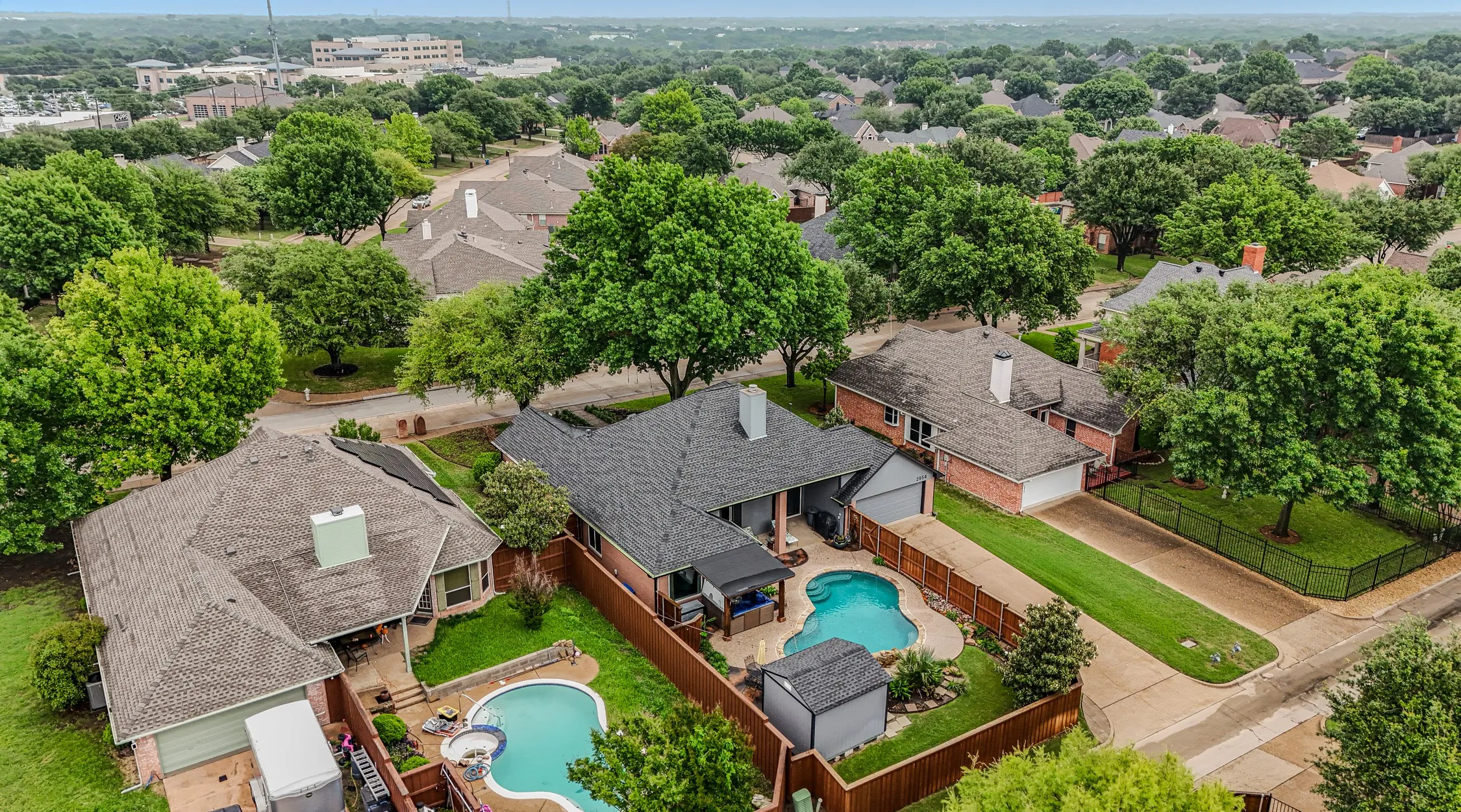Single Family Residence For Sale in Rockwall County , 2954 Oak Drive, Rockwall, Texas 75032, 3 Bedroom, 2 Bathroom, 2 Garage spaces, 2,117 Sqft, built in 1992, Preowned, Price $515,000, mls#21232077, Real Estate Agent in Rockwall, Homes For Sale in Rockwall county, Homes For Sale in Rockwall, Realtor in Rockwall Texas, Real Estate Brokerage Independent Realty Texas, Luminita Cordes Realtor