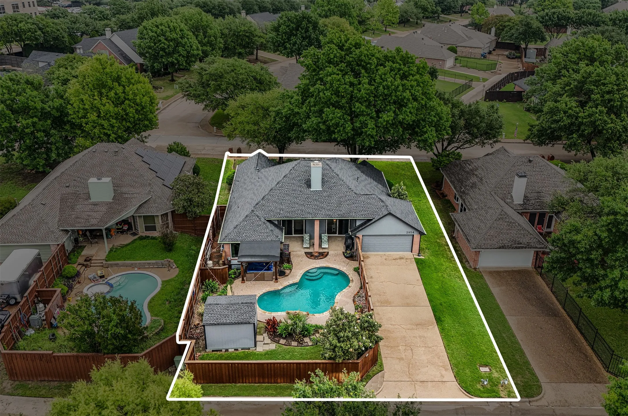 Single Family Residence For Sale in Rockwall County , 2954 Oak Drive, Rockwall, Texas 75032, 3 Bedroom, 2 Bathroom, 2 Garage spaces, 2,117 Sqft, built in 1992, Preowned, Price $515,000, mls#21232077, Real Estate Agent in Rockwall, Homes For Sale in Rockwall county, Homes For Sale in Rockwall, Realtor in Rockwall Texas, Real Estate Brokerage Independent Realty Texas, Luminita Cordes Realtor
