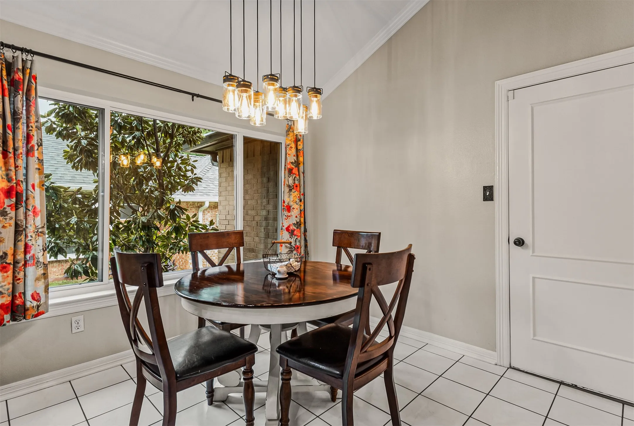 Breakfast area in kitchen