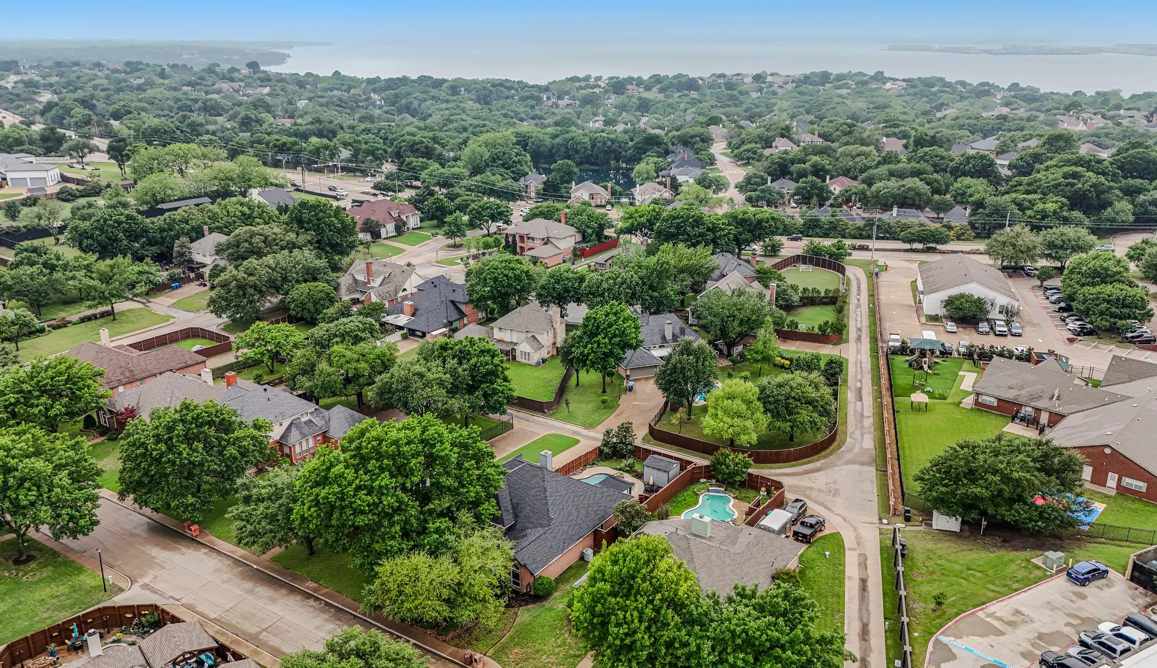 Single Family Residence For Sale in Rockwall County , 2954 Oak Drive, Rockwall, Texas 75032, 3 Bedroom, 2 Bathroom, 2 Garage spaces, 2,117 Sqft, built in 1992, Preowned, Price $515,000, mls#21232077, Real Estate Agent in Rockwall, Homes For Sale in Rockwall county, Homes For Sale in Rockwall, Realtor in Rockwall Texas, Real Estate Brokerage Independent Realty Texas, Luminita Cordes Realtor