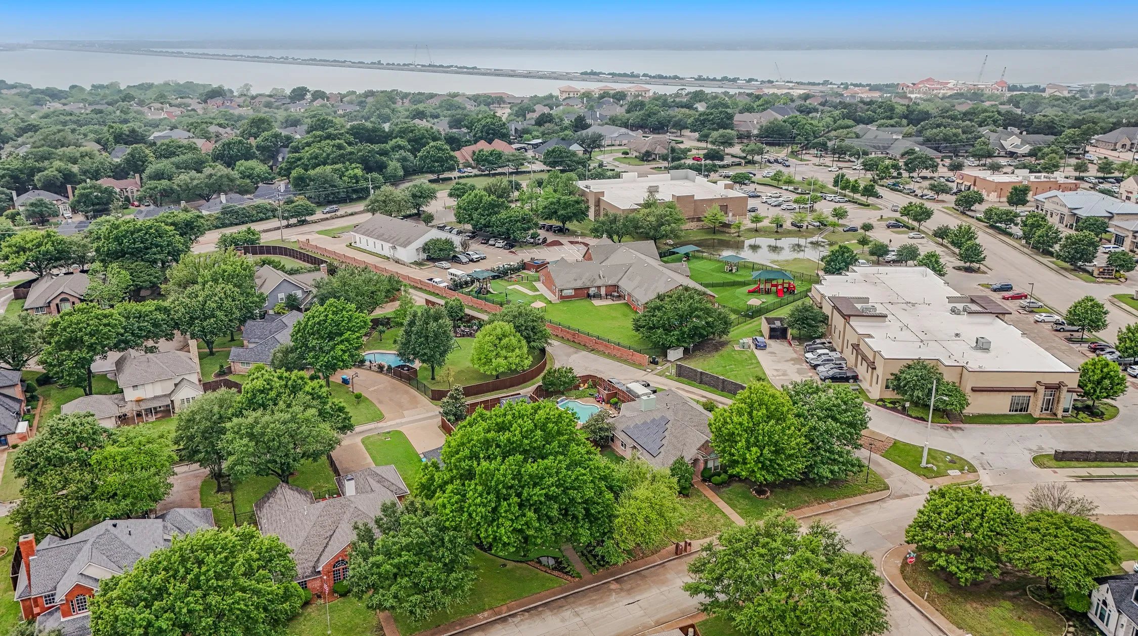 Single Family Residence For Sale in Rockwall County , 2954 Oak Drive, Rockwall, Texas 75032, 3 Bedroom, 2 Bathroom, 2 Garage spaces, 2,117 Sqft, built in 1992, Preowned, Price $515,000, mls#21232077, Real Estate Agent in Rockwall, Homes For Sale in Rockwall county, Homes For Sale in Rockwall, Realtor in Rockwall Texas, Real Estate Brokerage Independent Realty Texas, Luminita Cordes Realtor
