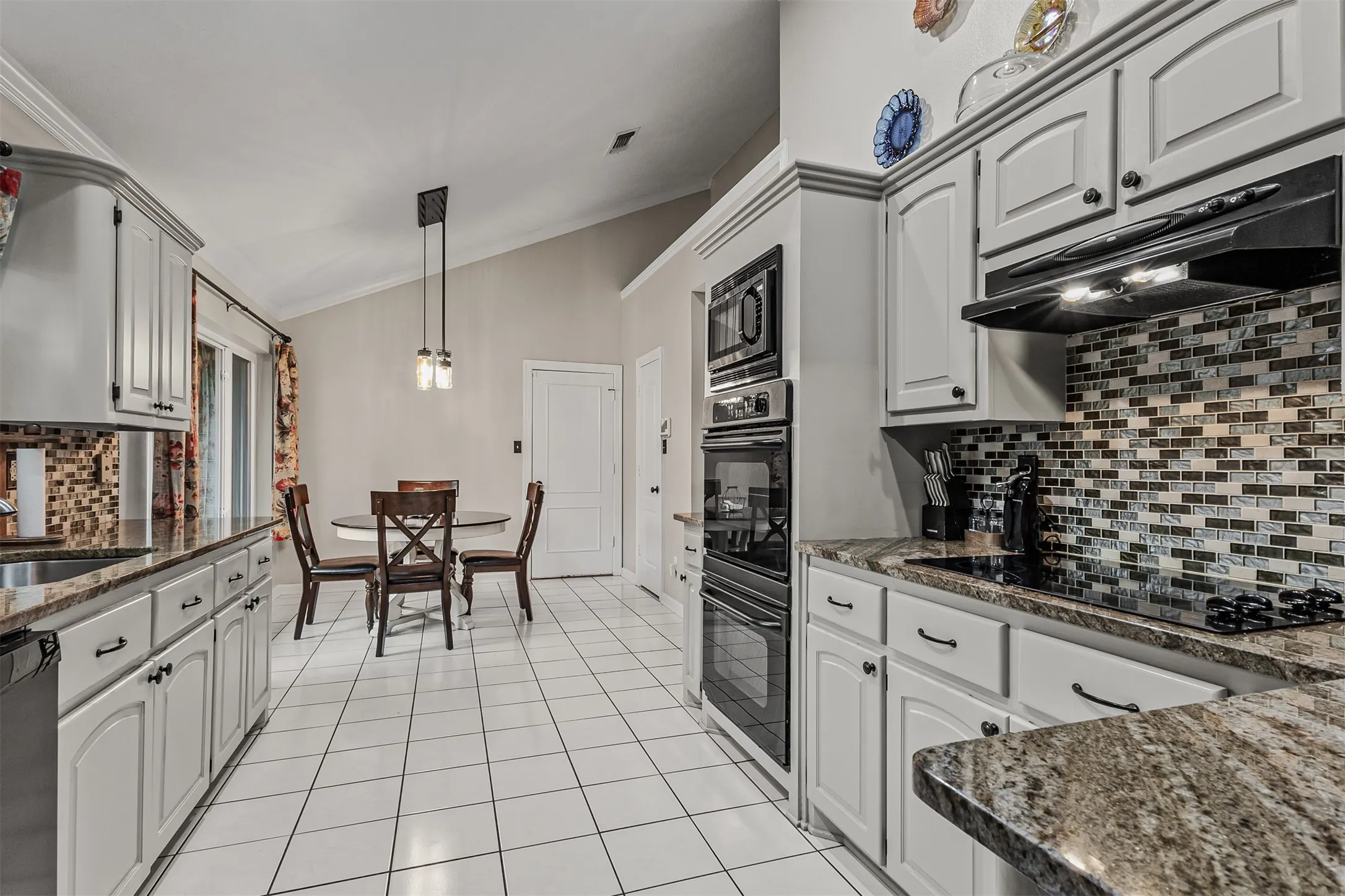 Single Family Residence For Sale in Rockwall County , 2954 Oak Drive, Rockwall, Texas 75032, 3 Bedroom, 2 Bathroom, 2 Garage spaces, 2,117 Sqft, built in 1992, Preowned, Price $515,000, mls#21232077, Real Estate Agent in Rockwall, Homes For Sale in Rockwall county, Homes For Sale in Rockwall, Realtor in Rockwall Texas, Real Estate Brokerage Independent Realty Texas, Luminita Cordes Realtor