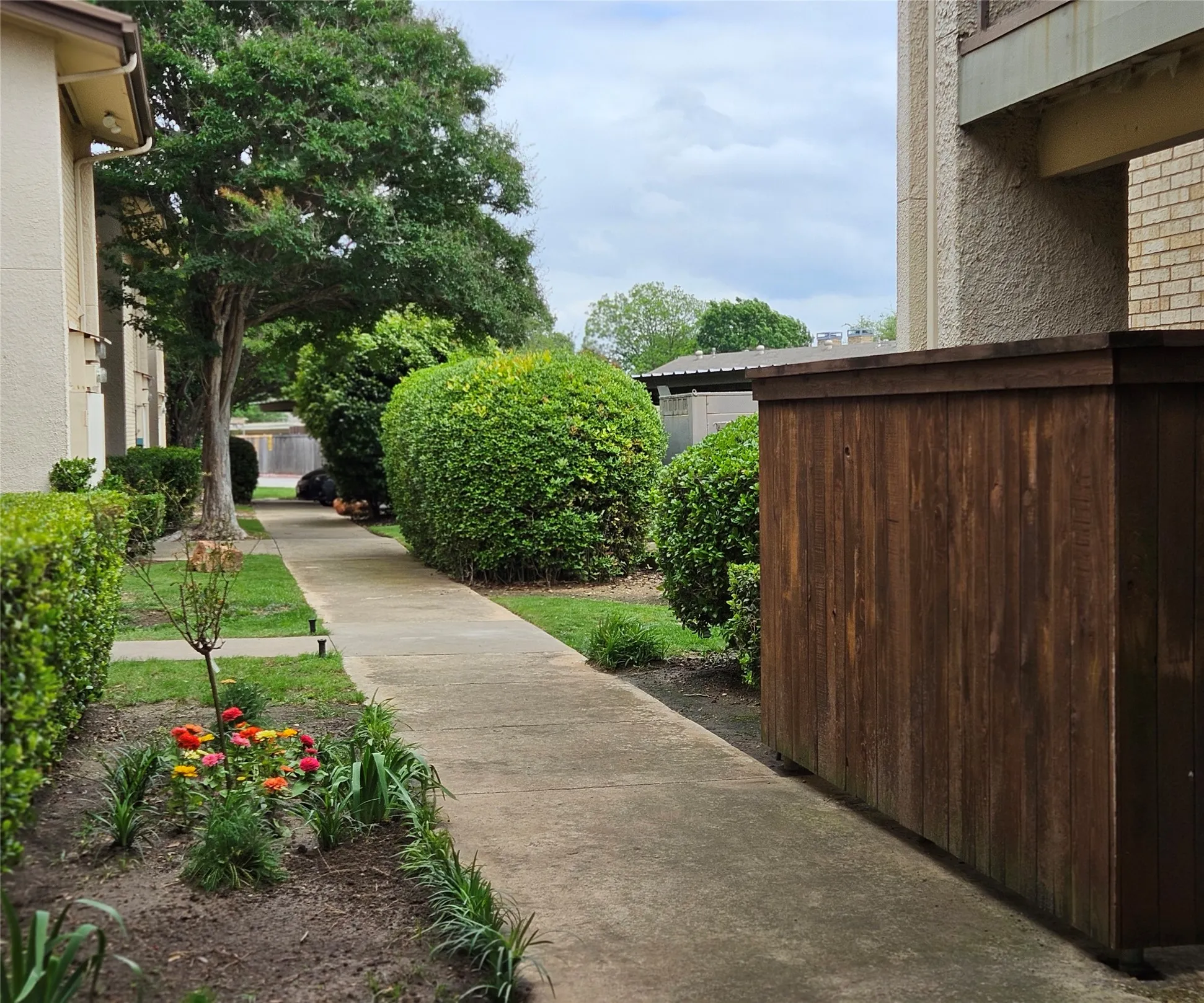 Condominium For Sale in Dallas County , 12816 Midway Road 1067, Dallas, Texas 75244, 1 Bedroom, 1 Bathroom, Garage spaces, 658 Sqft, built in 1970, Preowned, mls#21248071, Real Estate Agent in Dallas, Homes For Sale in Dallas county, Homes For Sale in Dallas, Realtor in Dallas Texas, Real Estate Brokerage Independent Realty Texas, Luminita Cordes Realtor