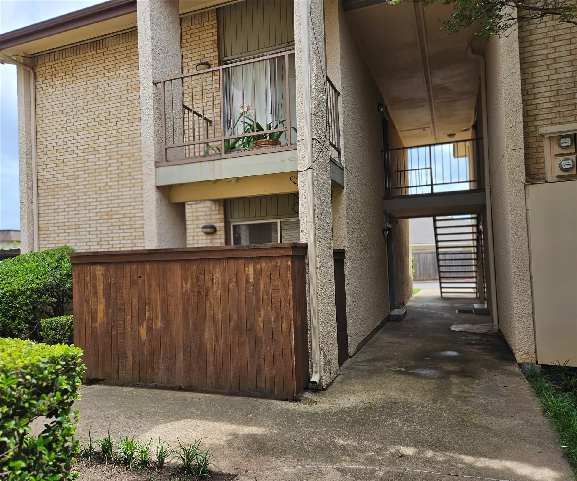 Condominium For Sale in Dallas County , 12816 Midway Road 1067, Dallas, Texas 75244, 1 Bedroom, 1 Bathroom, Garage spaces, 658 Sqft, built in 1970, Preowned, mls#21248071, Real Estate Agent in Dallas, Homes For Sale in Dallas county, Homes For Sale in Dallas, Realtor in Dallas Texas, Real Estate Brokerage Independent Realty Texas, Luminita Cordes Realtor