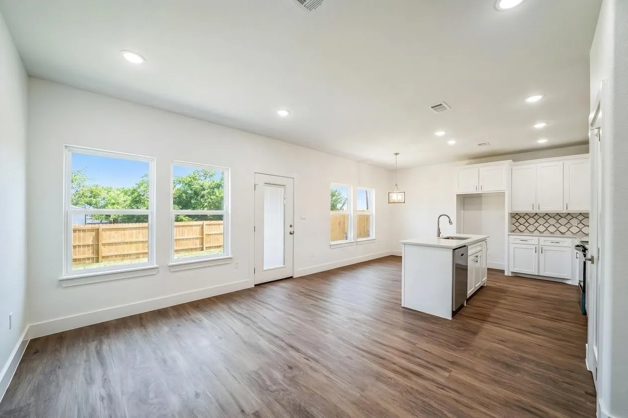 Single Family Residence For Sale in Hood County , 5912 Tin Top Highway, Granbury, Texas 76048, 3 Bedroom, 2 Bathroom, 2 Garage spaces, 1,575 Sqft, built in 2024, mls#21249288, Real Estate Agent in Granbury, Homes For Sale in Hood county, Homes For Sale in Granbury, Realtor in Granbury Texas, Real Estate Brokerage Independent Realty Texas, Luminita Cordes Realtor