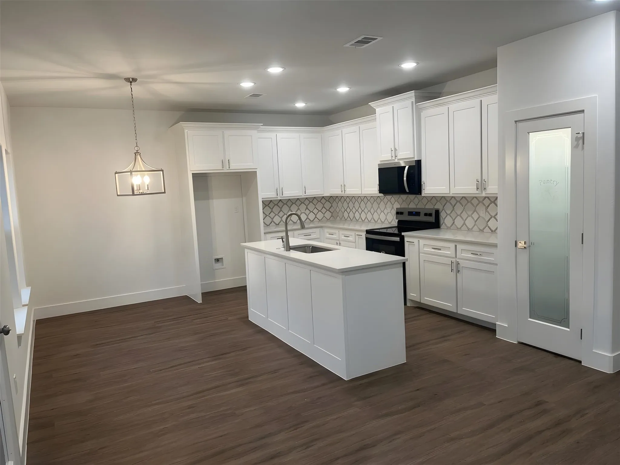 Single Family Residence For Sale in Hood County , 5912 Tin Top Highway, Granbury, Texas 76048, 3 Bedroom, 2 Bathroom, 2 Garage spaces, 1,575 Sqft, built in 2024, mls#21249288, Real Estate Agent in Granbury, Homes For Sale in Hood county, Homes For Sale in Granbury, Realtor in Granbury Texas, Real Estate Brokerage Independent Realty Texas, Luminita Cordes Realtor