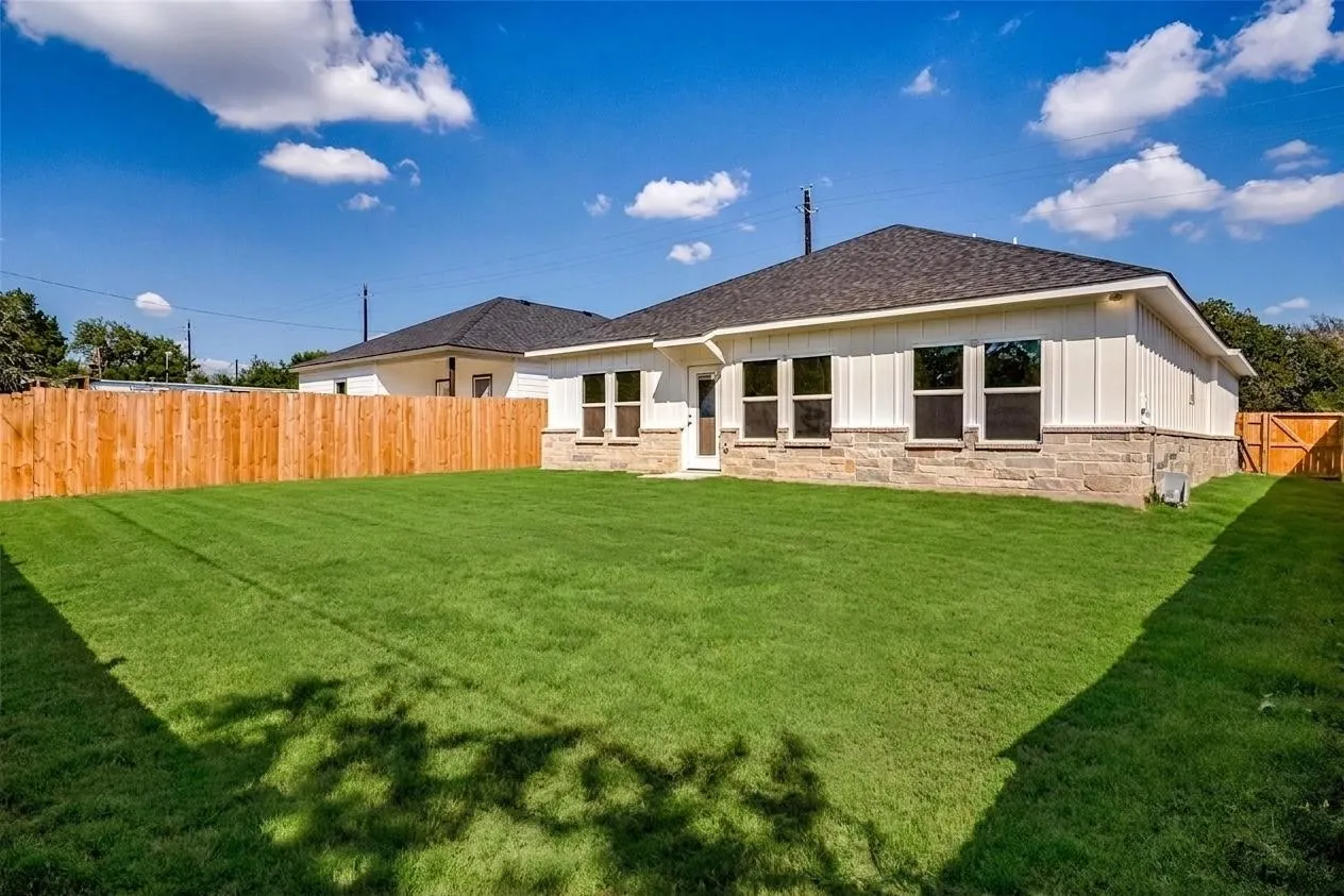 Single Family Residence For Sale in Hood County , 5912 Tin Top Highway, Granbury, Texas 76048, 3 Bedroom, 2 Bathroom, 2 Garage spaces, 1,575 Sqft, built in 2024, mls#21249288, Real Estate Agent in Granbury, Homes For Sale in Hood county, Homes For Sale in Granbury, Realtor in Granbury Texas, Real Estate Brokerage Independent Realty Texas, Luminita Cordes Realtor