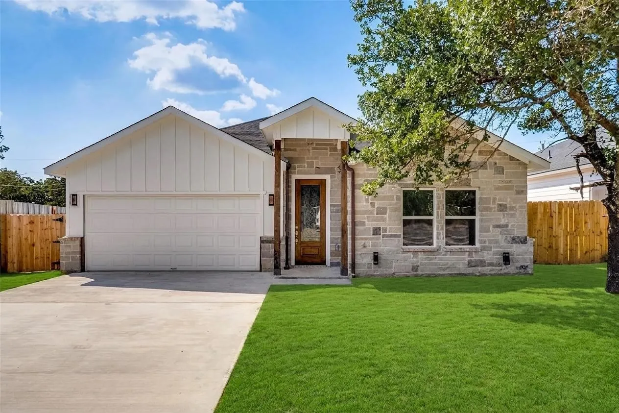 Single Family Residence For Sale in Hood County , 5912 Tin Top Highway, Granbury, Texas 76048, 3 Bedroom, 2 Bathroom, 2 Garage spaces, 1,575 Sqft, built in 2024, mls#21249288, Real Estate Agent in Granbury, Homes For Sale in Hood county, Homes For Sale in Granbury, Realtor in Granbury Texas, Real Estate Brokerage Independent Realty Texas, Luminita Cordes Realtor