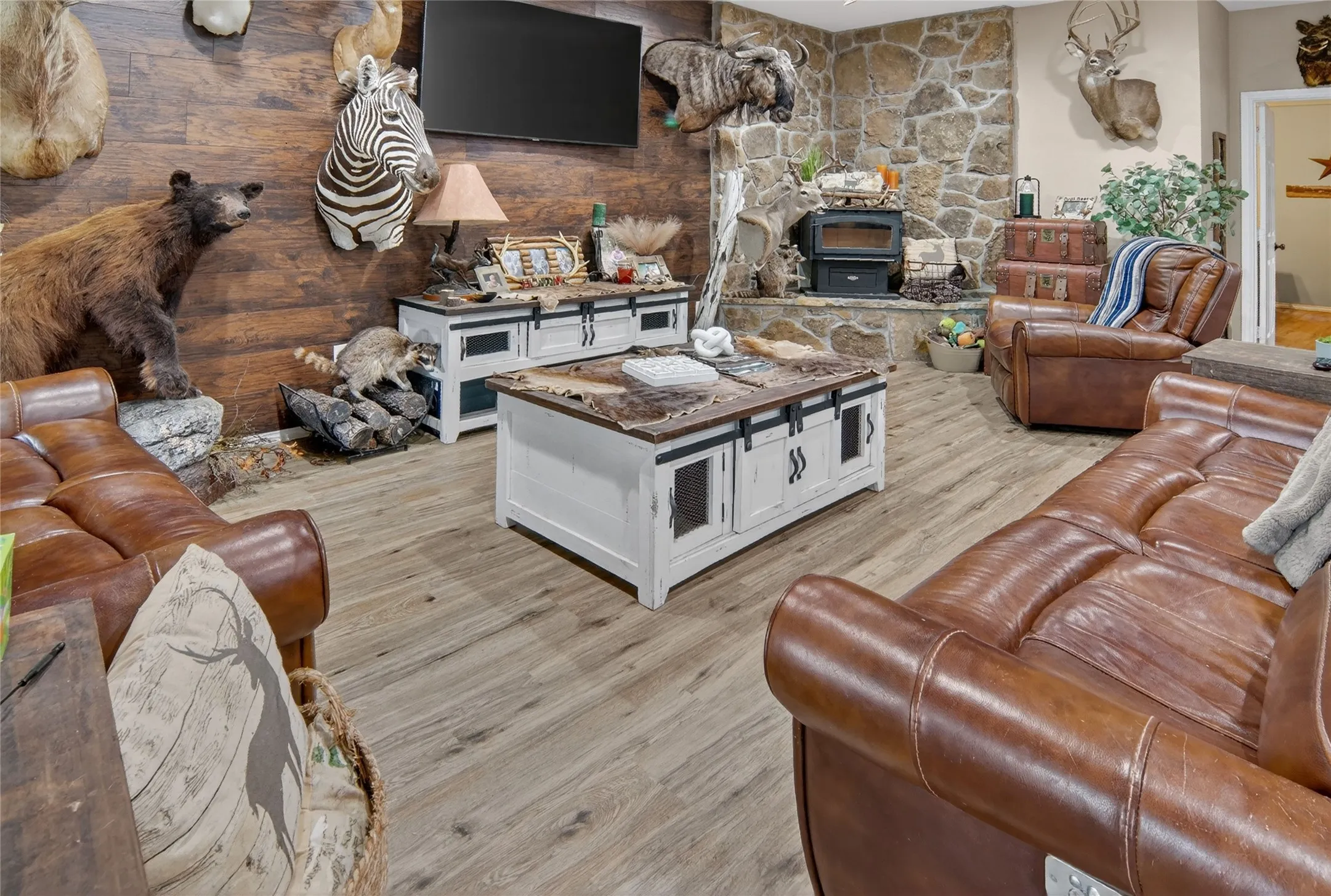 Single Family Residence For Sale in Palo Pinto County , 3622 Fm 52, Graford, Texas 76449, 3 Bedroom, 2 Bathroom, 3 Garage spaces, 1,600 Sqft, built in 2019, Preowned, Price $629,000, mls#21249367, Real Estate Agent in Graford, Homes For Sale in Palo Pinto county, Homes For Sale in Graford, Realtor in Graford Texas, Real Estate Brokerage Independent Realty Texas, Luminita Cordes Realtor