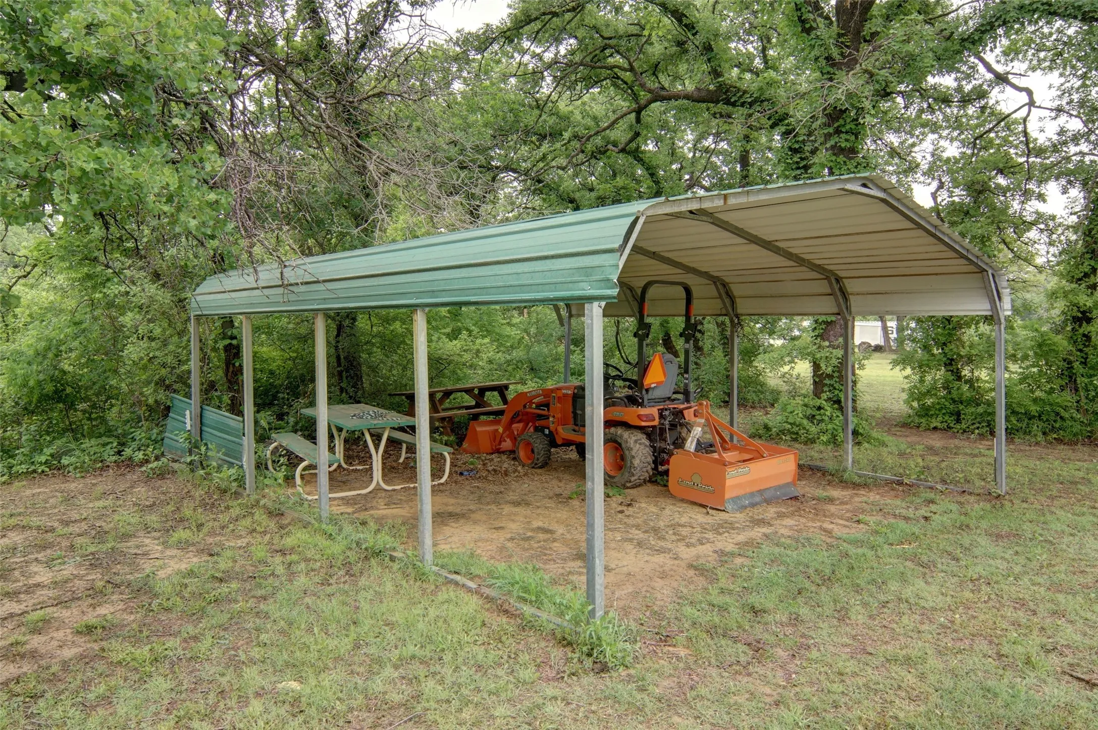 Single Family Residence For Sale in Palo Pinto County , 3622 Fm 52, Graford, Texas 76449, 3 Bedroom, 2 Bathroom, 3 Garage spaces, 1,600 Sqft, built in 2019, Preowned, Price $629,000, mls#21249367, Real Estate Agent in Graford, Homes For Sale in Palo Pinto county, Homes For Sale in Graford, Realtor in Graford Texas, Real Estate Brokerage Independent Realty Texas, Luminita Cordes Realtor
