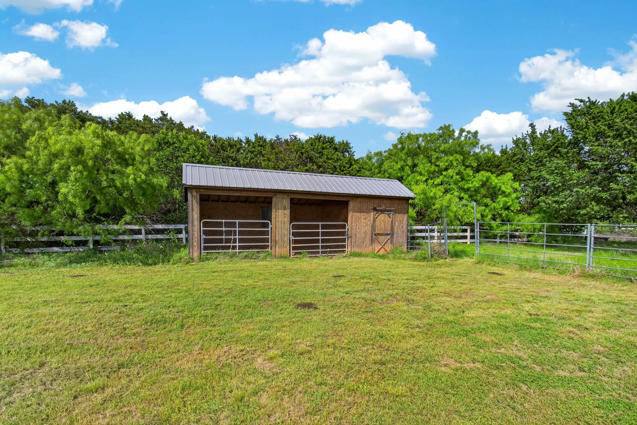 2-Stall Ulrich built barn with tack room connects to two fenced front pastures. This is a quality structure!