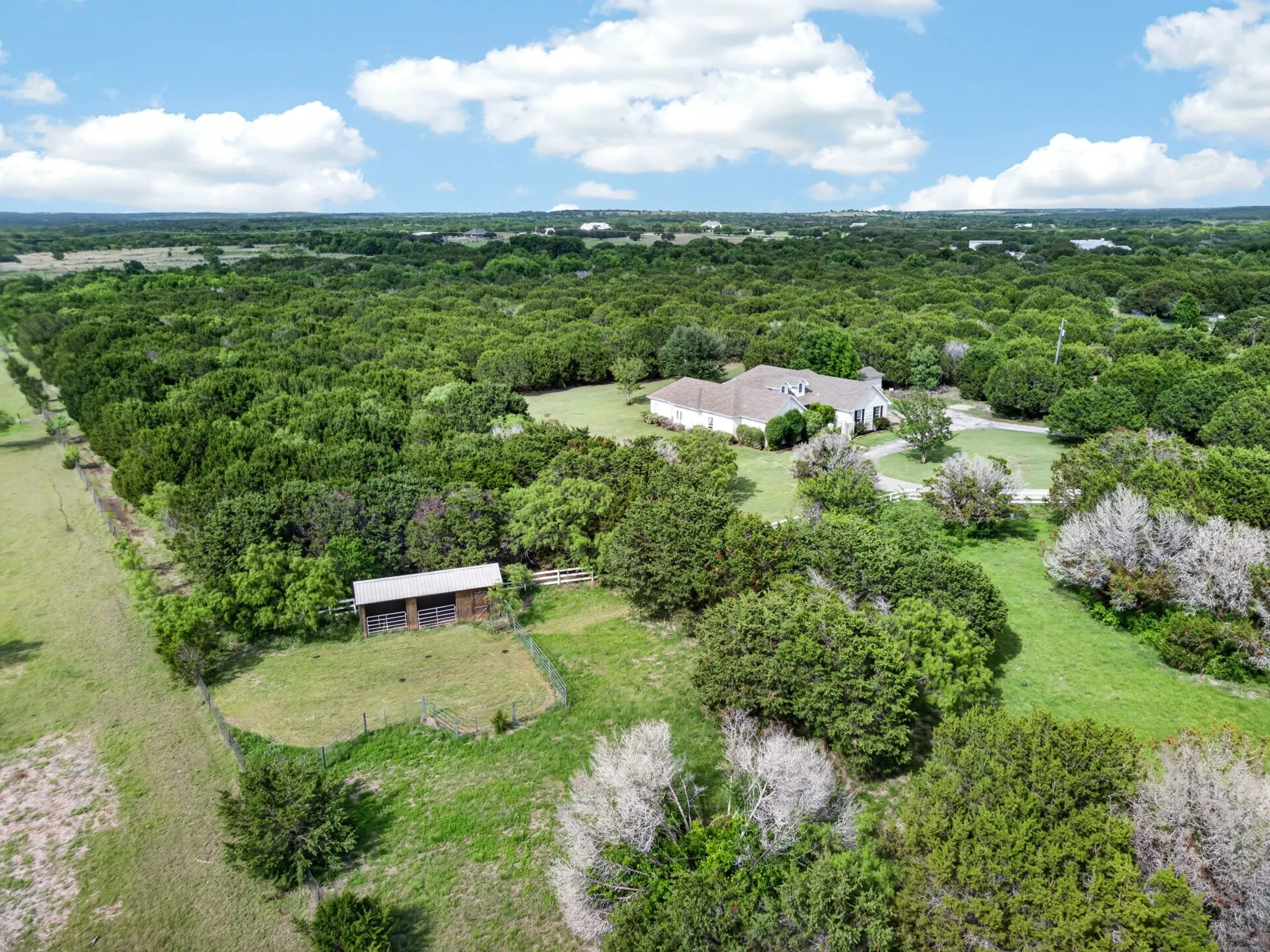 Tucked just beyond town - walk the cul-de-sac neighborhood in the evening or head into Granbury for all of its shopping, dining, and entertainment. The best of both worlds!