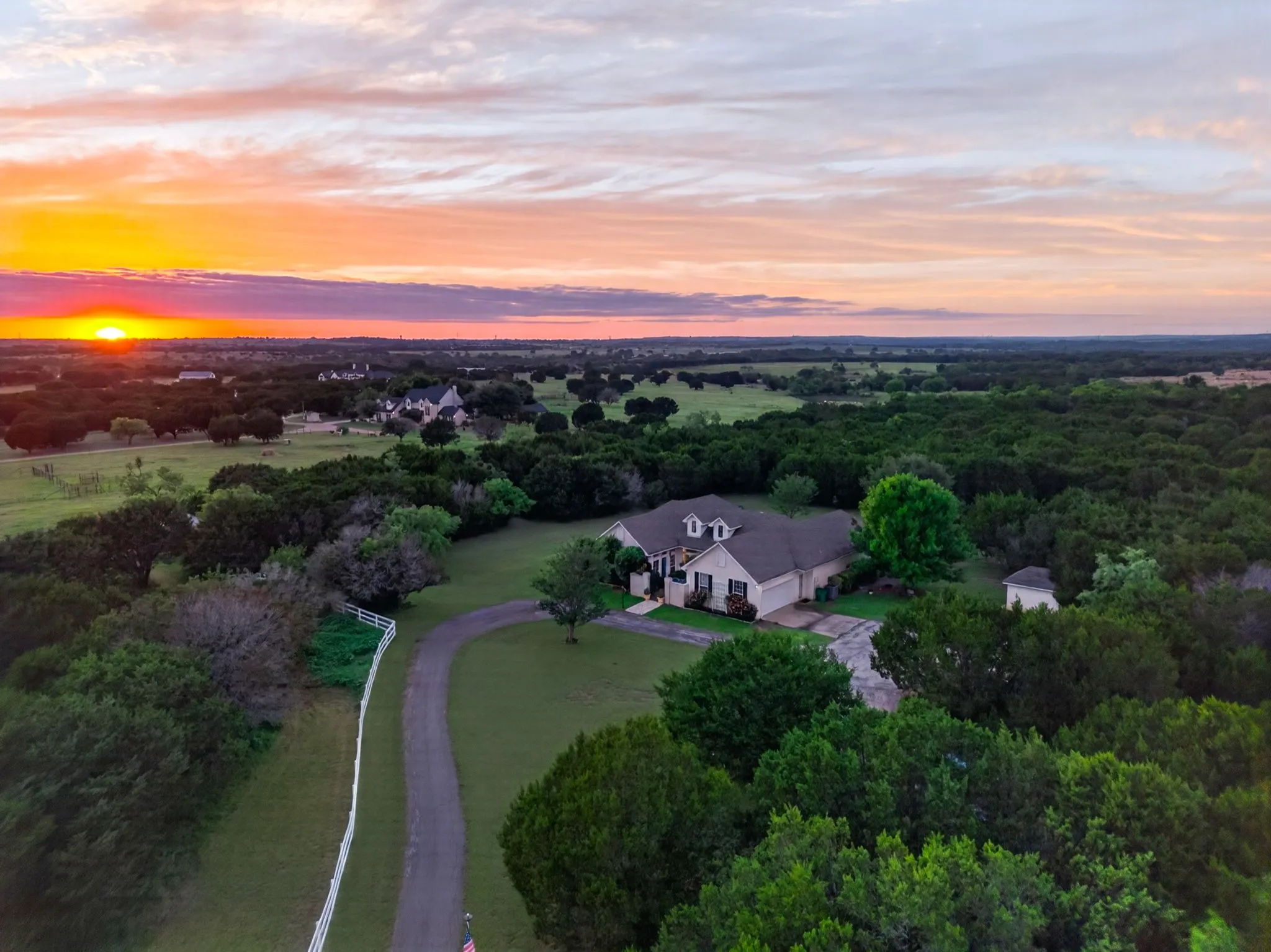 Single Family Residence For Sale in Hood County , 6813 Running Deer Court, Granbury, Texas 76049, 3 Bedrooms, 3 Bathrooms, 2 Garage spaces, 2,593 Sqft, built in 2002, Price $825,000, mls#21248087, Real Estate Agent in Granbury, Homes For Sale in Hood county, Homes For Sale in Granbury, Realtor in Granbury Texas, Real Estate Brokerage Independent Realty Texas, Luminita Cordes Realtor