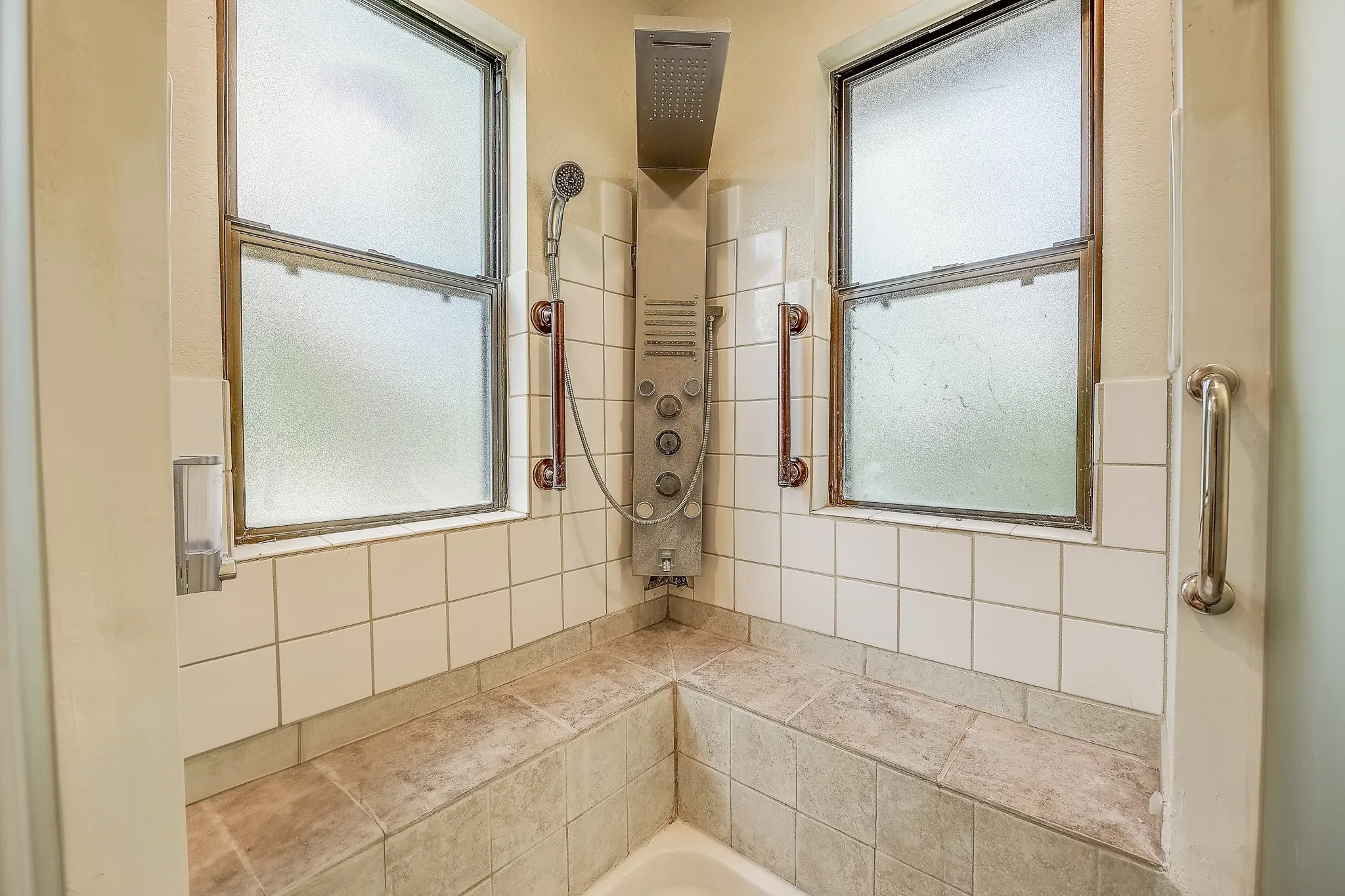 Single Family Residence For Sale in Montague County , 41 Crestline Court, Nocona, Texas 76255, 3 Bedroom, 3 Bathroom, 2 Garage spaces, 1,608 Sqft, built in 2010, Preowned, mls#21248865, Real Estate Agent in Nocona, Homes For Sale in Montague county, Homes For Sale in Nocona, Realtor in Nocona Texas, Real Estate Brokerage Independent Realty Texas, Luminita Cordes Realtor