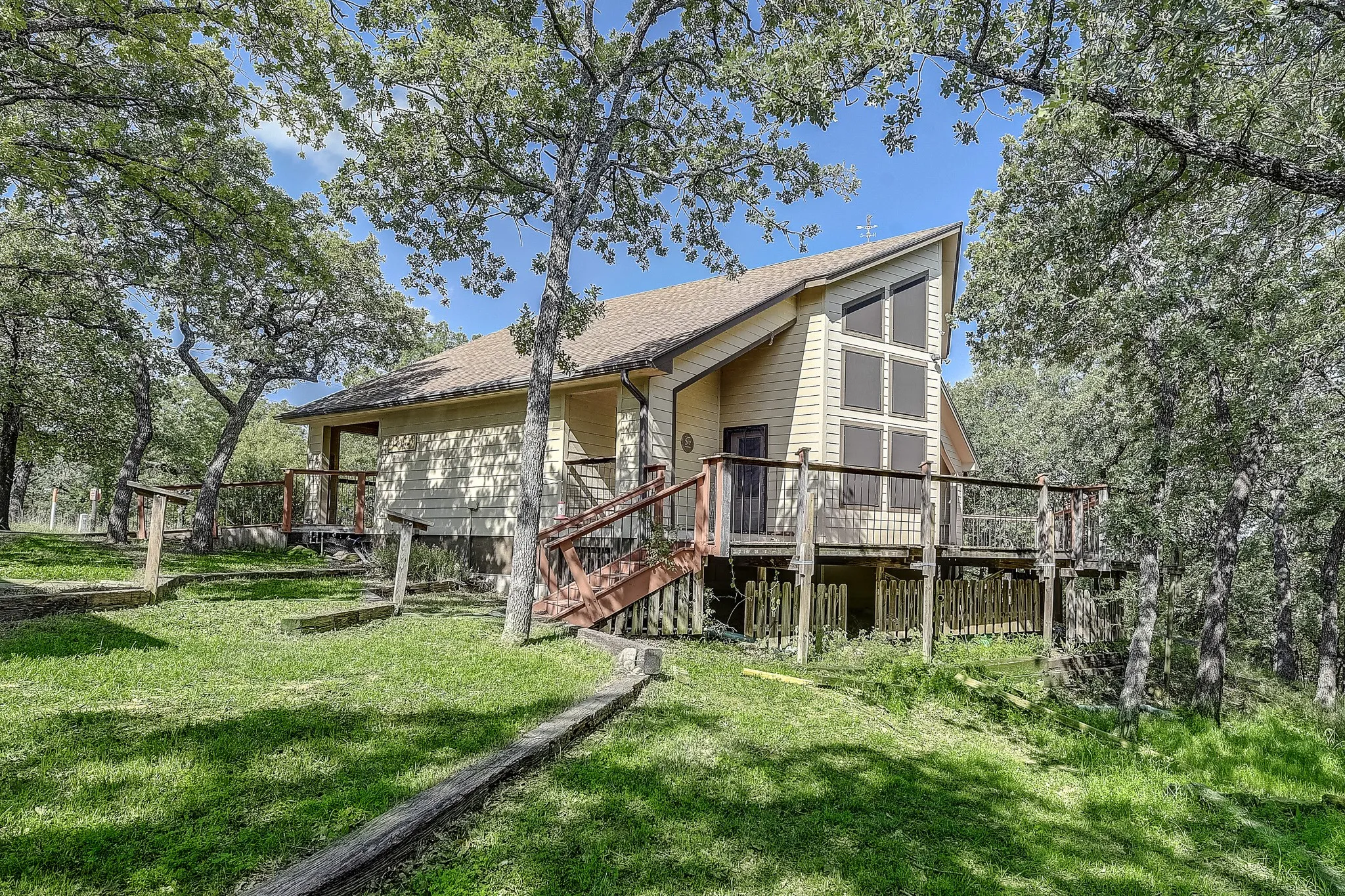Single Family Residence For Sale in Montague County , 41 Crestline Court, Nocona, Texas 76255, 3 Bedroom, 3 Bathroom, 2 Garage spaces, 1,608 Sqft, built in 2010, Preowned, mls#21248865, Real Estate Agent in Nocona, Homes For Sale in Montague county, Homes For Sale in Nocona, Realtor in Nocona Texas, Real Estate Brokerage Independent Realty Texas, Luminita Cordes Realtor