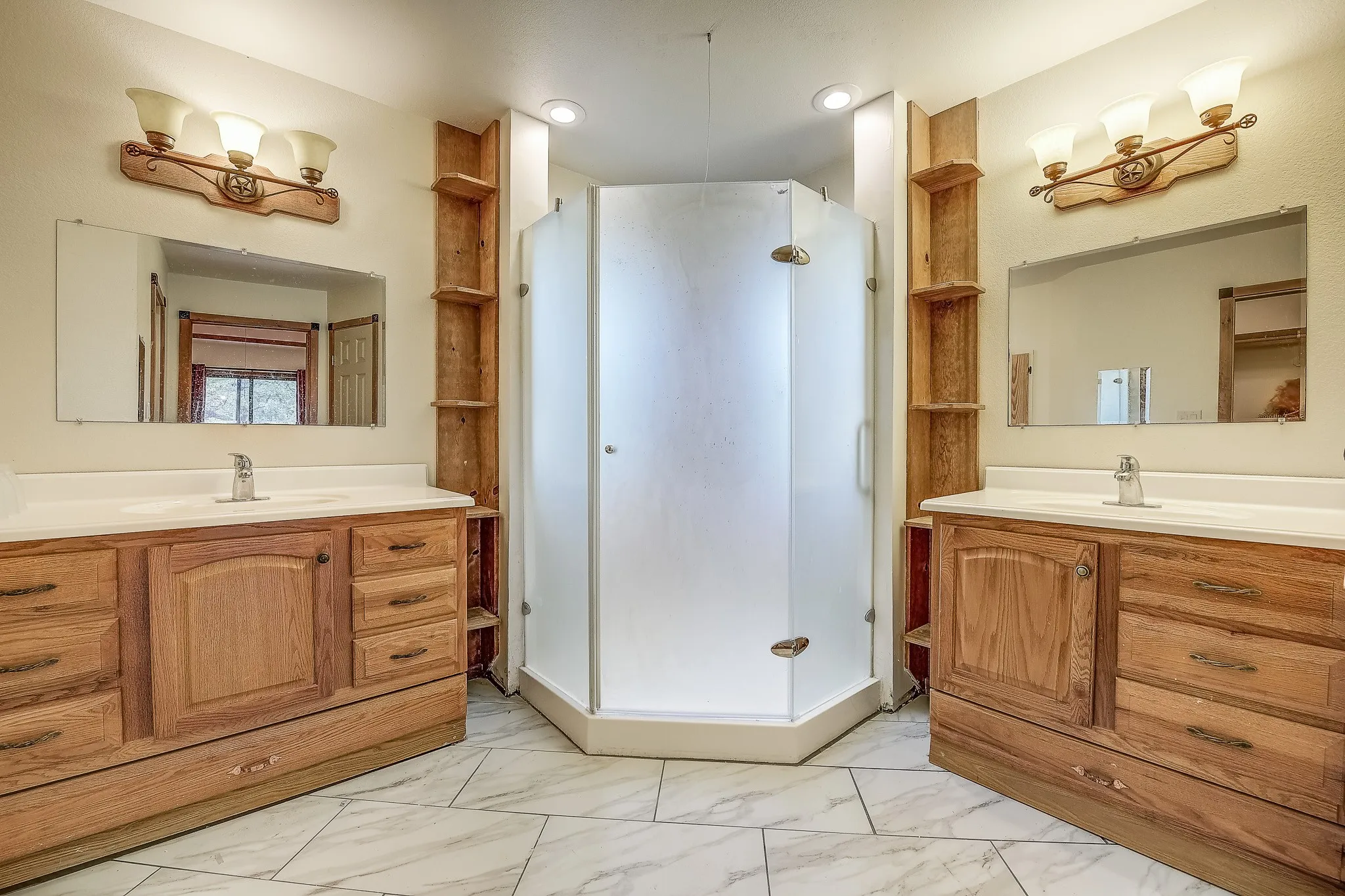 Single Family Residence For Sale in Montague County , 41 Crestline Court, Nocona, Texas 76255, 3 Bedroom, 3 Bathroom, 2 Garage spaces, 1,608 Sqft, built in 2010, Preowned, mls#21248865, Real Estate Agent in Nocona, Homes For Sale in Montague county, Homes For Sale in Nocona, Realtor in Nocona Texas, Real Estate Brokerage Independent Realty Texas, Luminita Cordes Realtor