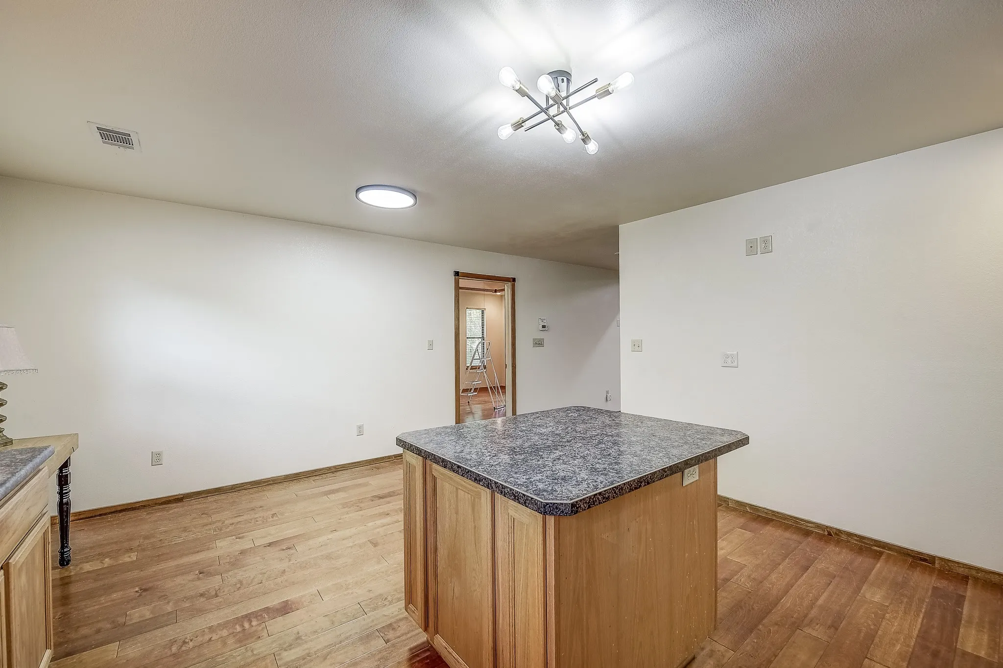Single Family Residence For Sale in Montague County , 41 Crestline Court, Nocona, Texas 76255, 3 Bedroom, 3 Bathroom, 2 Garage spaces, 1,608 Sqft, built in 2010, Preowned, mls#21248865, Real Estate Agent in Nocona, Homes For Sale in Montague county, Homes For Sale in Nocona, Realtor in Nocona Texas, Real Estate Brokerage Independent Realty Texas, Luminita Cordes Realtor