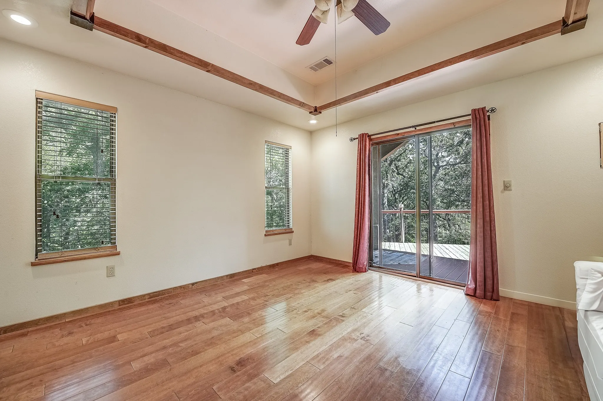 Single Family Residence For Sale in Montague County , 41 Crestline Court, Nocona, Texas 76255, 3 Bedroom, 3 Bathroom, 2 Garage spaces, 1,608 Sqft, built in 2010, Preowned, mls#21248865, Real Estate Agent in Nocona, Homes For Sale in Montague county, Homes For Sale in Nocona, Realtor in Nocona Texas, Real Estate Brokerage Independent Realty Texas, Luminita Cordes Realtor