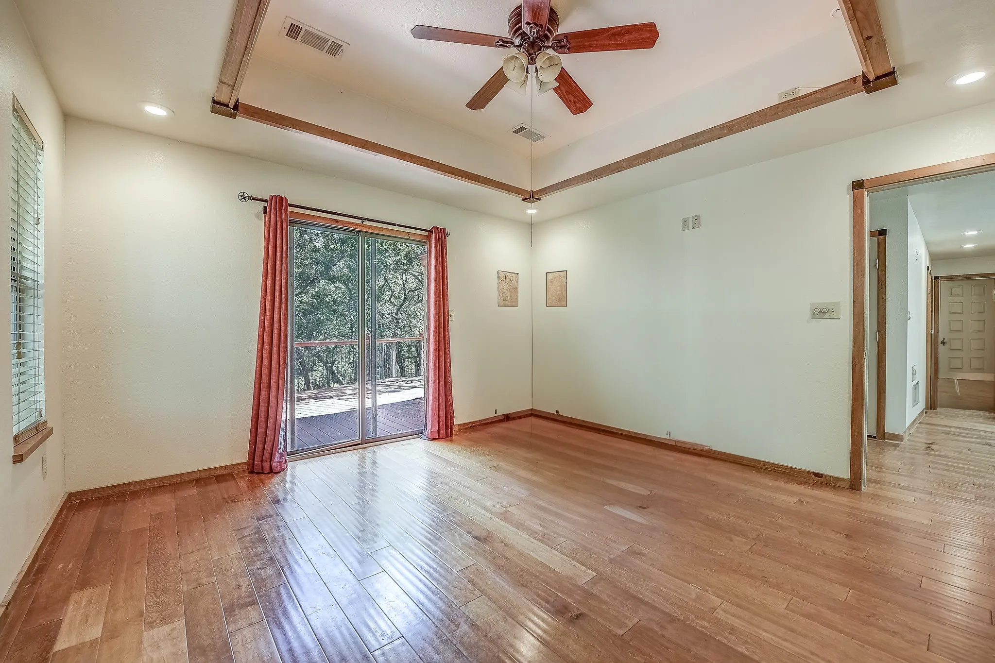 Single Family Residence For Sale in Montague County , 41 Crestline Court, Nocona, Texas 76255, 3 Bedroom, 3 Bathroom, 2 Garage spaces, 1,608 Sqft, built in 2010, Preowned, mls#21248865, Real Estate Agent in Nocona, Homes For Sale in Montague county, Homes For Sale in Nocona, Realtor in Nocona Texas, Real Estate Brokerage Independent Realty Texas, Luminita Cordes Realtor