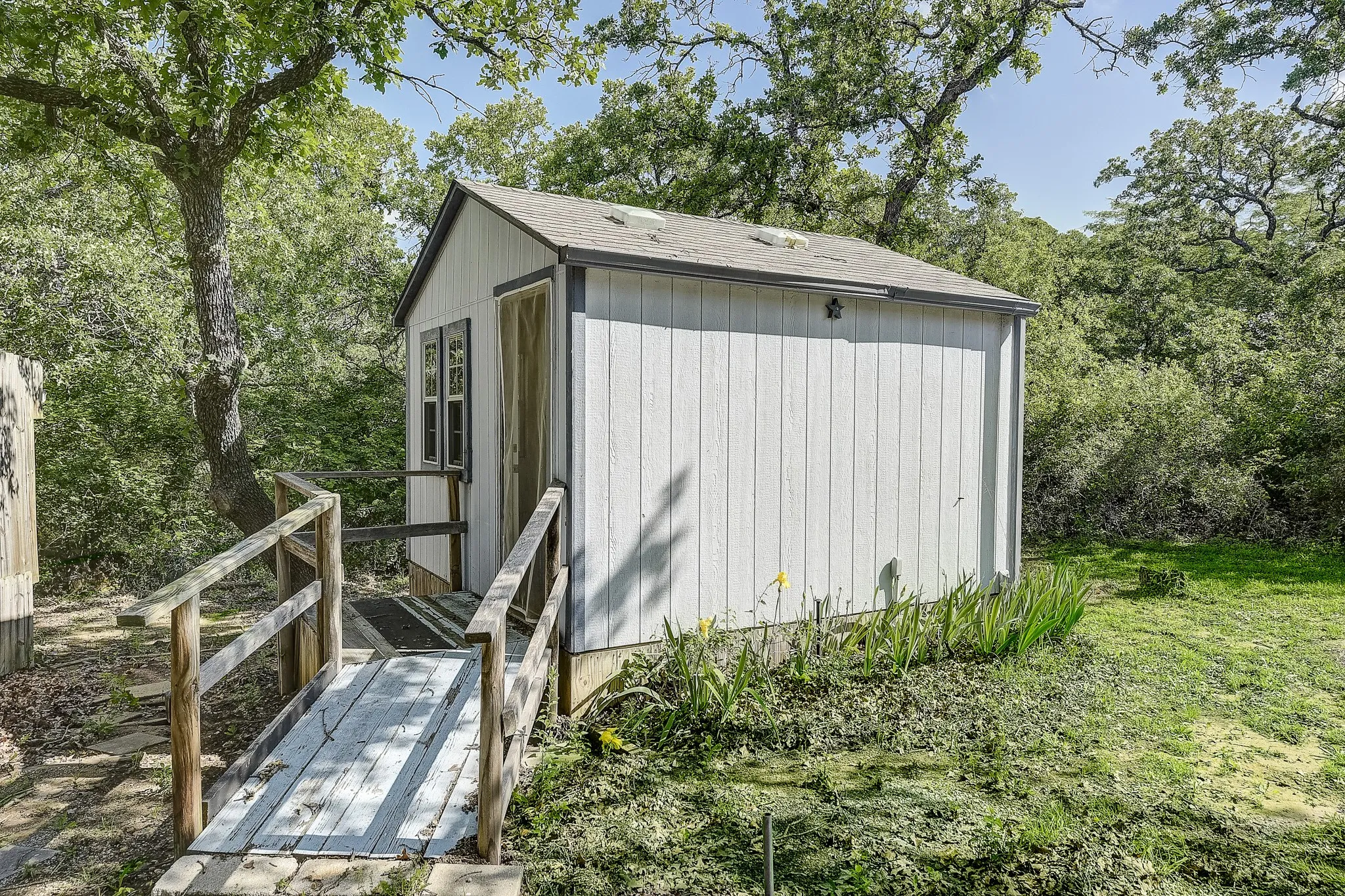 Single Family Residence For Sale in Montague County , 41 Crestline Court, Nocona, Texas 76255, 3 Bedroom, 3 Bathroom, 2 Garage spaces, 1,608 Sqft, built in 2010, Preowned, mls#21248865, Real Estate Agent in Nocona, Homes For Sale in Montague county, Homes For Sale in Nocona, Realtor in Nocona Texas, Real Estate Brokerage Independent Realty Texas, Luminita Cordes Realtor