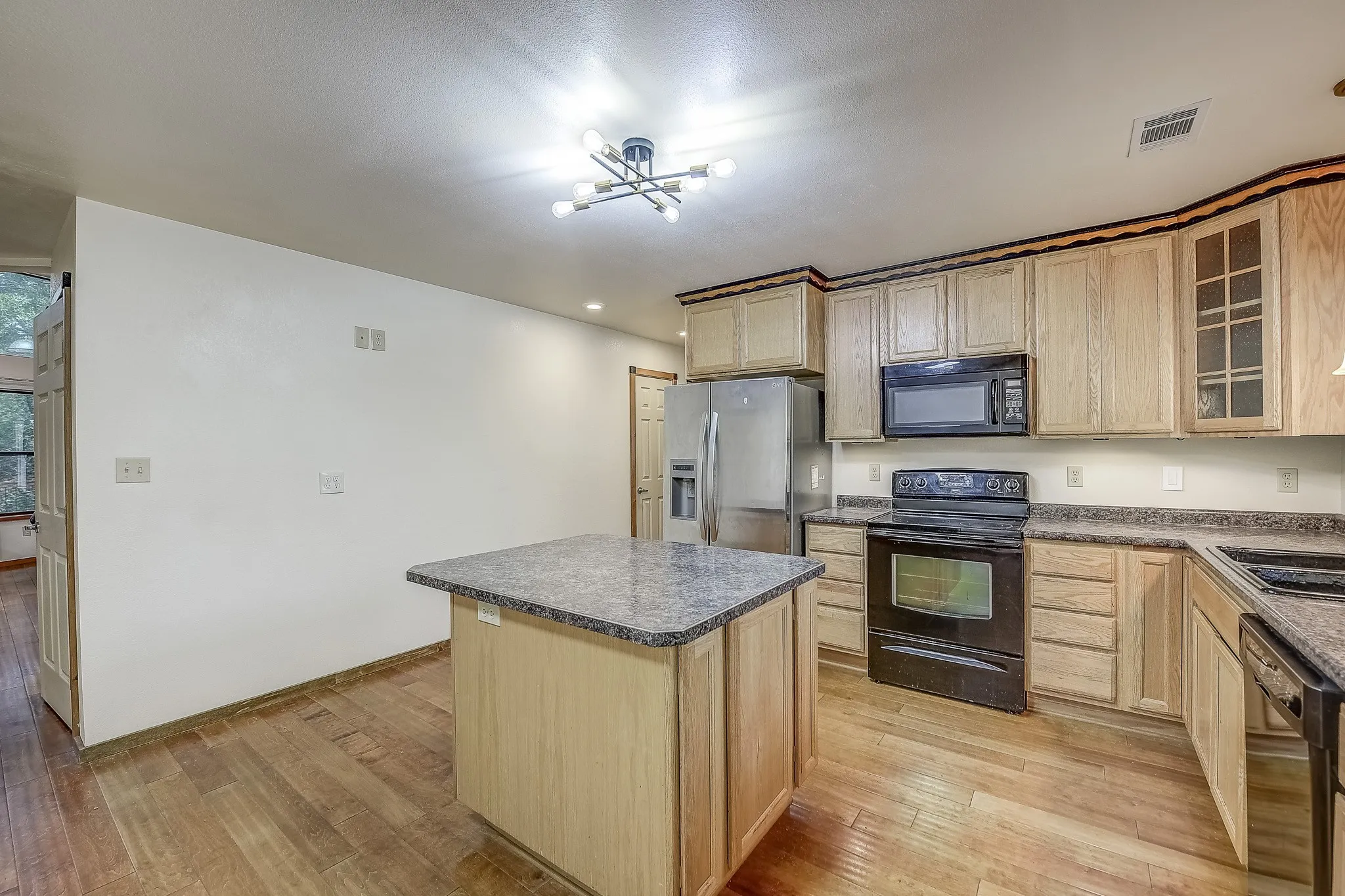 Single Family Residence For Sale in Montague County , 41 Crestline Court, Nocona, Texas 76255, 3 Bedroom, 3 Bathroom, 2 Garage spaces, 1,608 Sqft, built in 2010, Preowned, mls#21248865, Real Estate Agent in Nocona, Homes For Sale in Montague county, Homes For Sale in Nocona, Realtor in Nocona Texas, Real Estate Brokerage Independent Realty Texas, Luminita Cordes Realtor