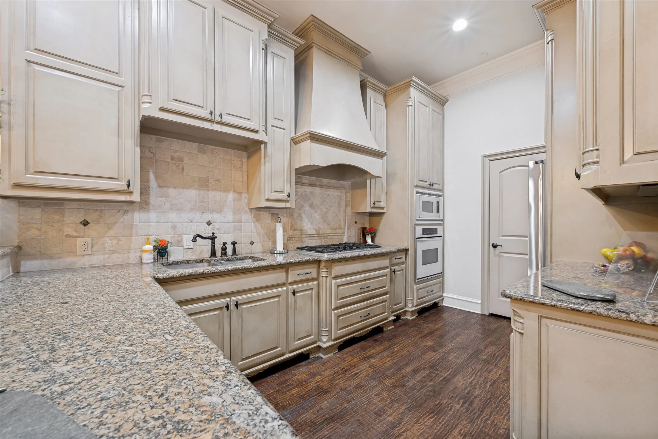 Condominium For Sale in Tarrant County , 96 Casa Lane 210, Colleyville, Texas 76034, 3 Bedroom, 4 Bathroom, 2 Garage spaces, 2,815 Sqft, built in 2006, Preowned, mls#21243312, Real Estate Agent in Colleyville, Homes For Sale in Tarrant county, Homes For Sale in Colleyville, Realtor in Colleyville Texas, Real Estate Brokerage Independent Realty Texas, Luminita Cordes Realtor