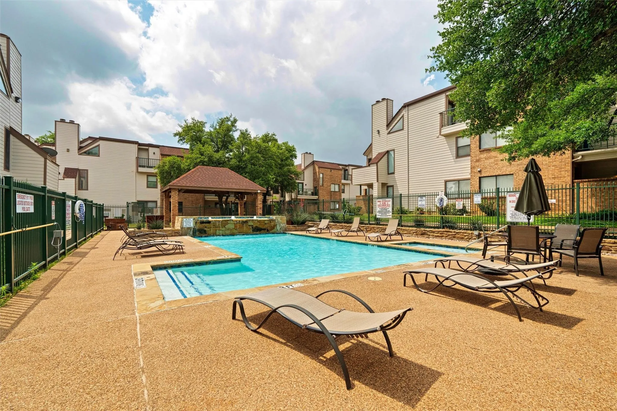 Condominium For Sale in Tarrant County , 2312 Balsam Drive A213, Arlington, Texas 76006, 1 Bedroom, 1 Bathroom, Garage spaces, 774 Sqft, built in 1980, Preowned, mls#21249448, Real Estate Agent in Arlington, Homes For Sale in Tarrant county, Homes For Sale in Arlington, Realtor in Arlington Texas, Real Estate Brokerage Independent Realty Texas, Luminita Cordes Realtor