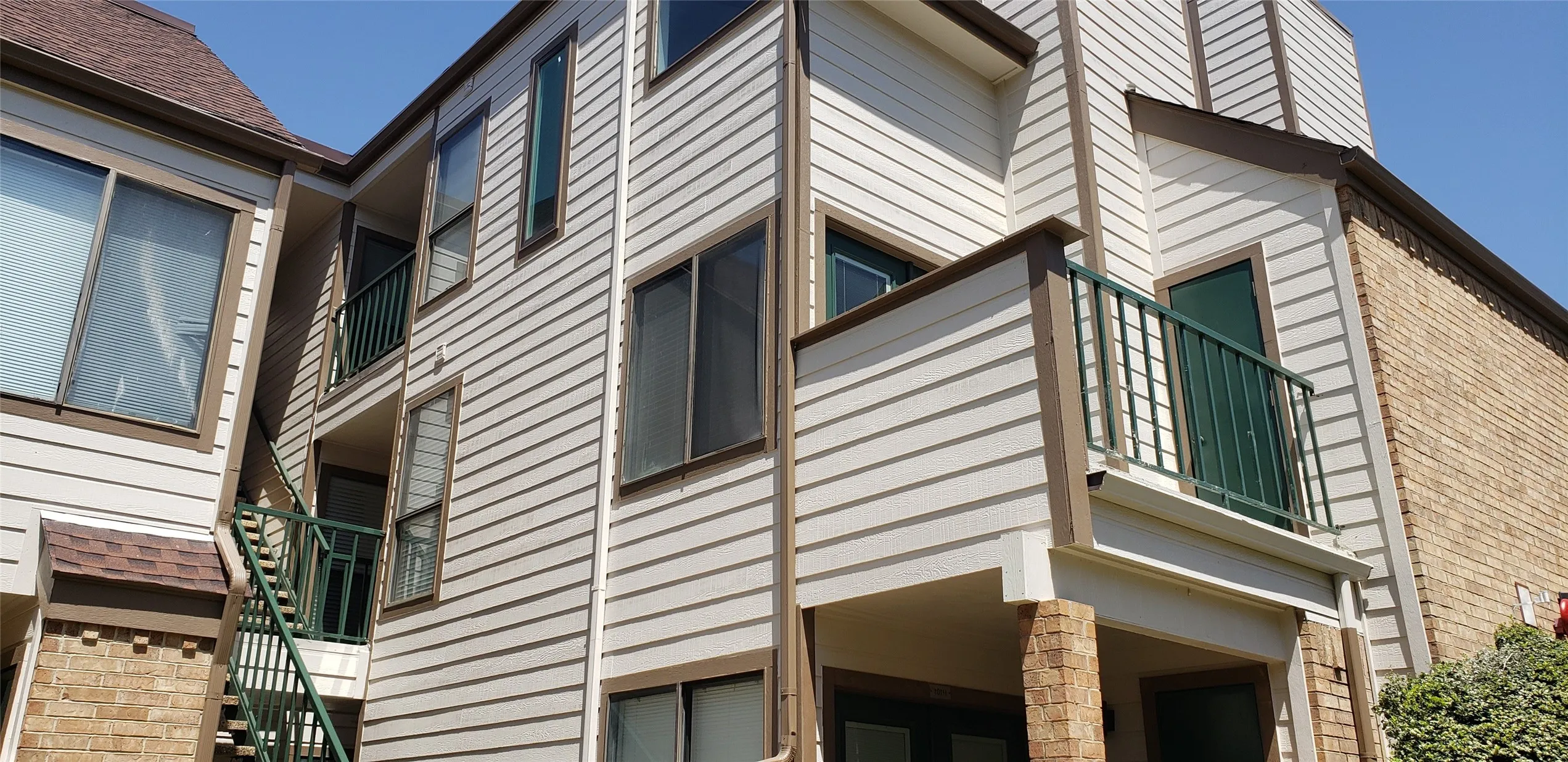 Condominium For Sale in Tarrant County , 2312 Balsam Drive A213, Arlington, Texas 76006, 1 Bedroom, 1 Bathroom, Garage spaces, 774 Sqft, built in 1980, Preowned, mls#21249448, Real Estate Agent in Arlington, Homes For Sale in Tarrant county, Homes For Sale in Arlington, Realtor in Arlington Texas, Real Estate Brokerage Independent Realty Texas, Luminita Cordes Realtor