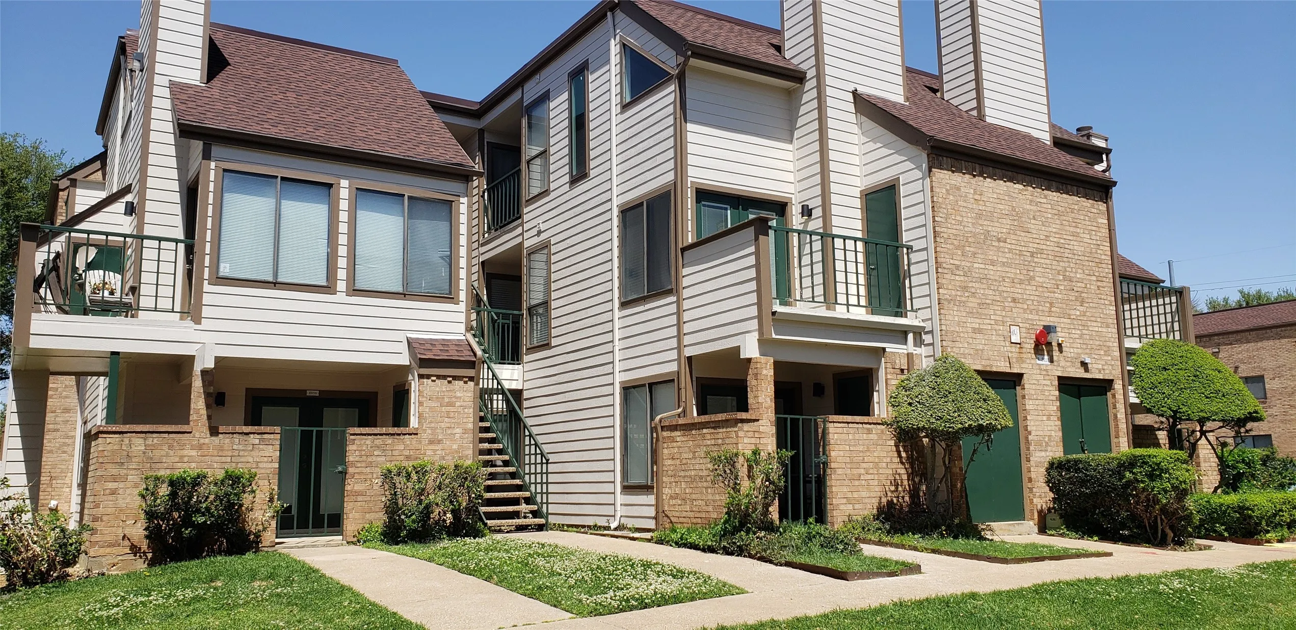 Condominium For Sale in Tarrant County , 2312 Balsam Drive A213, Arlington, Texas 76006, 1 Bedroom, 1 Bathroom, Garage spaces, 774 Sqft, built in 1980, Preowned, mls#21249448, Real Estate Agent in Arlington, Homes For Sale in Tarrant county, Homes For Sale in Arlington, Realtor in Arlington Texas, Real Estate Brokerage Independent Realty Texas, Luminita Cordes Realtor